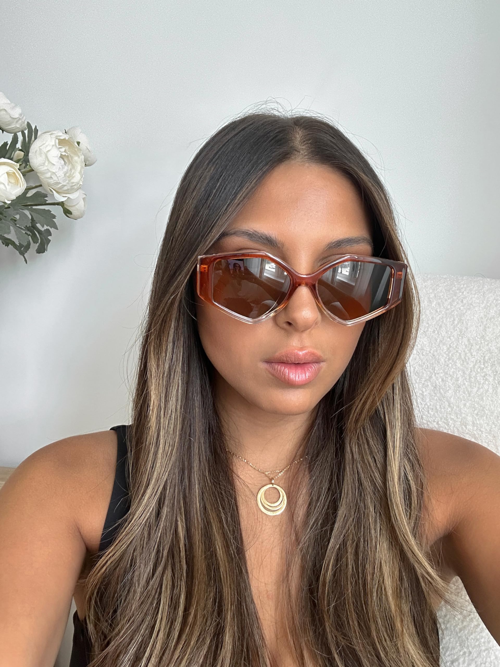 OWN THE TREND Trendy Sunglasses for Women - Sunglasses Womens with UV protection - Vintage Retro Oval Y2K Fashion Sun Glasses