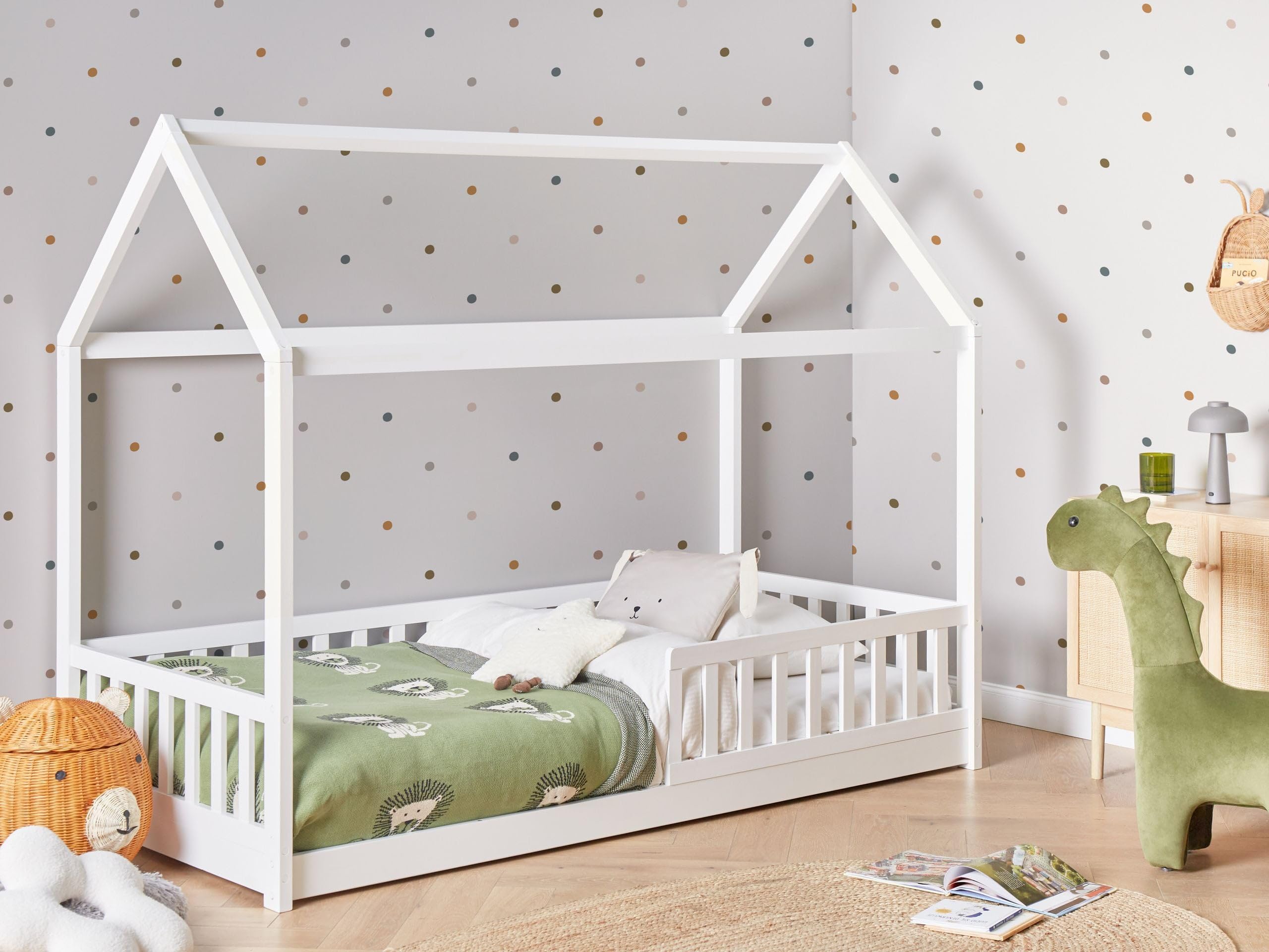 Beliani Hausbett für Kinder Holz weiß Lattenrost 90x200 cm mit Rausfallschutz Cossaye