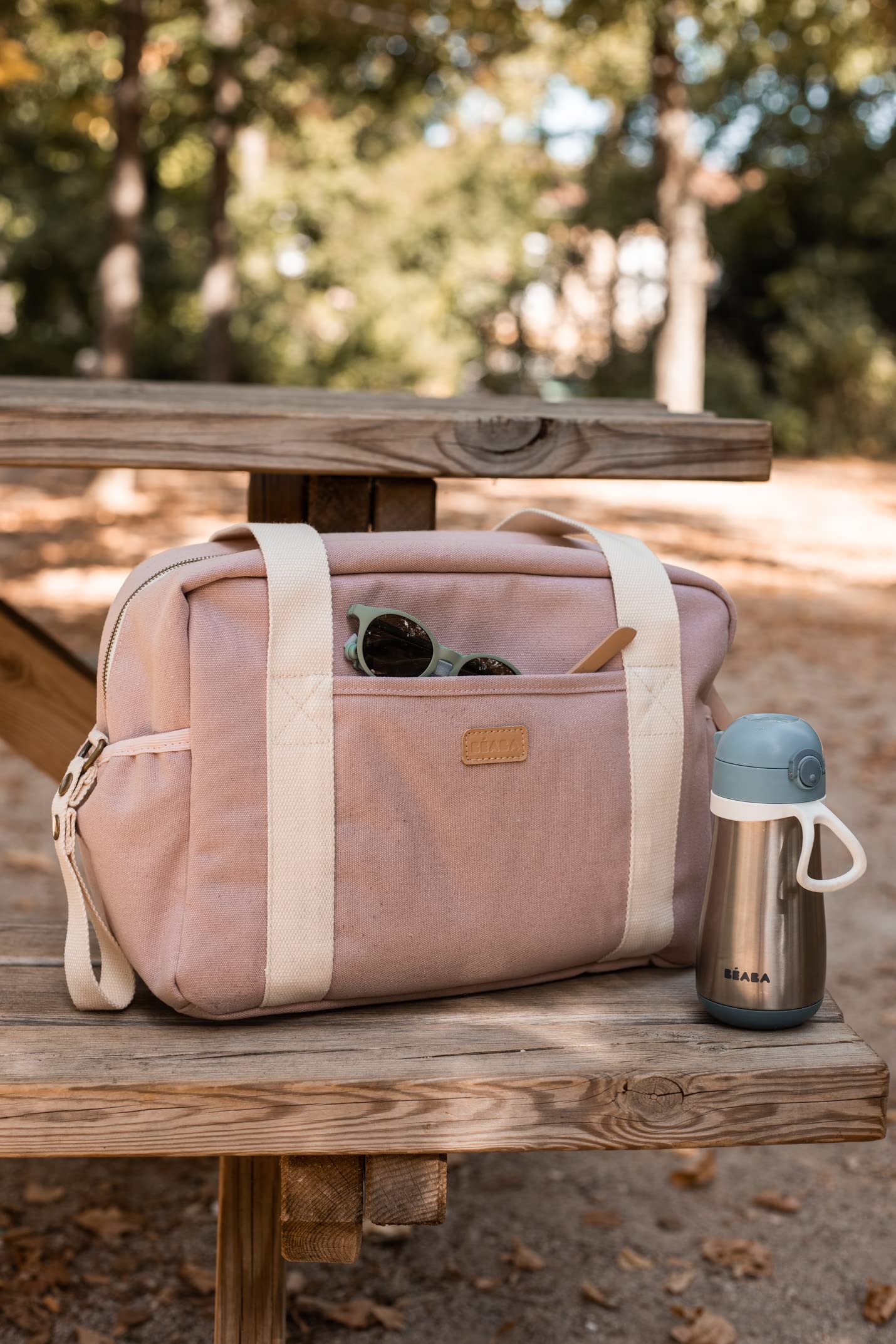 BÉABA, Sac à Langer pour Bébé, Multiples Compartiments, 10 poches, Glissière trolley-valises, Bandoulière, Pochette isotherme, Matelas , Déperlant, Contenance 16L, Paris, Rose Poudré