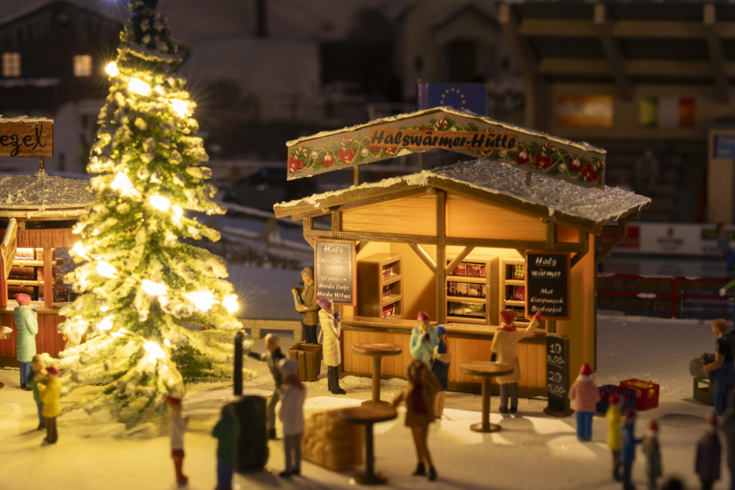 FALLER 134006-2 Weihnachtsmarktbuden mit beleuchtetem Weihnachtsbaum -