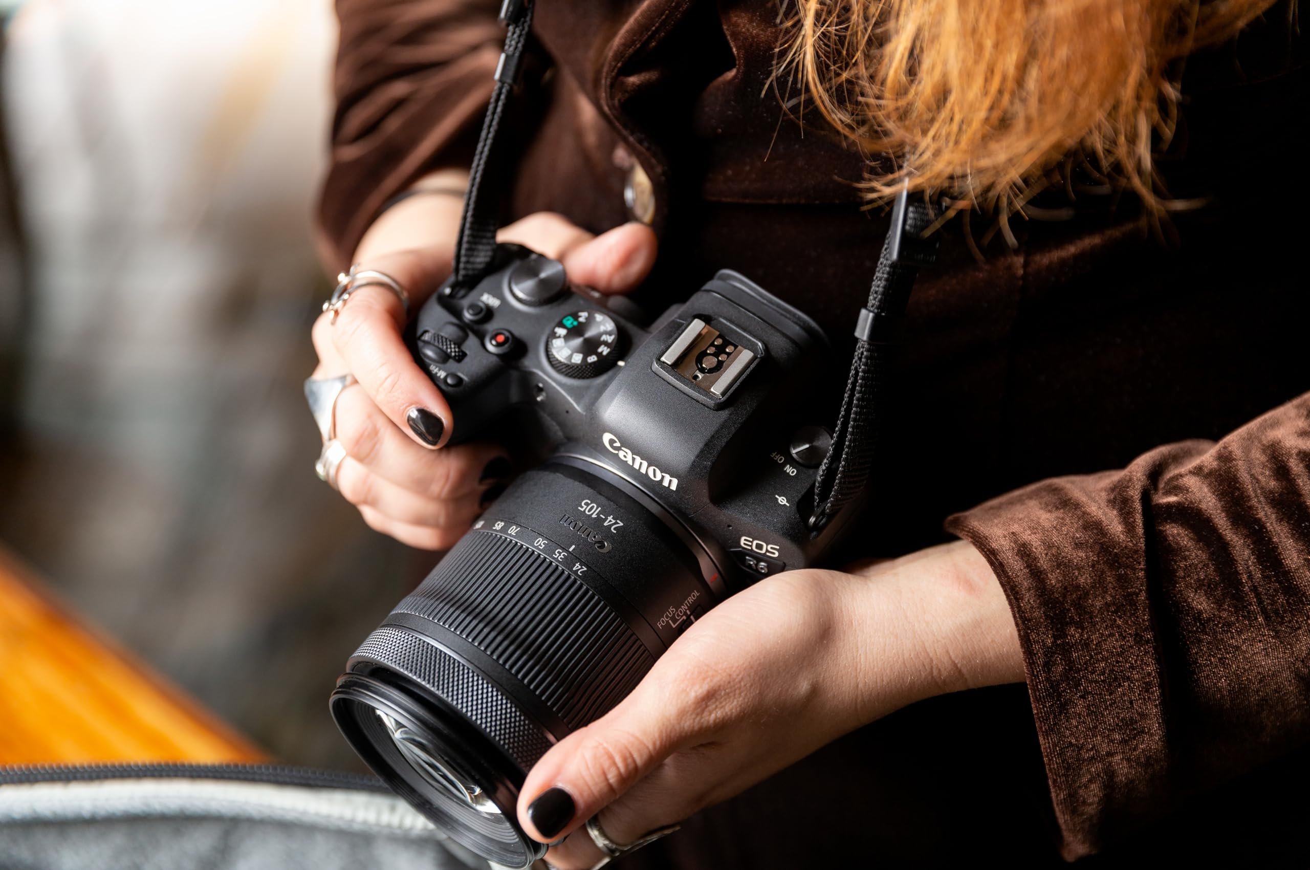 Canon EOS R6 Appareil Photo Hybride Plein Format 20 Mpixels + objectif Canon RF 24-105mm F4-7.1 IS STM noir