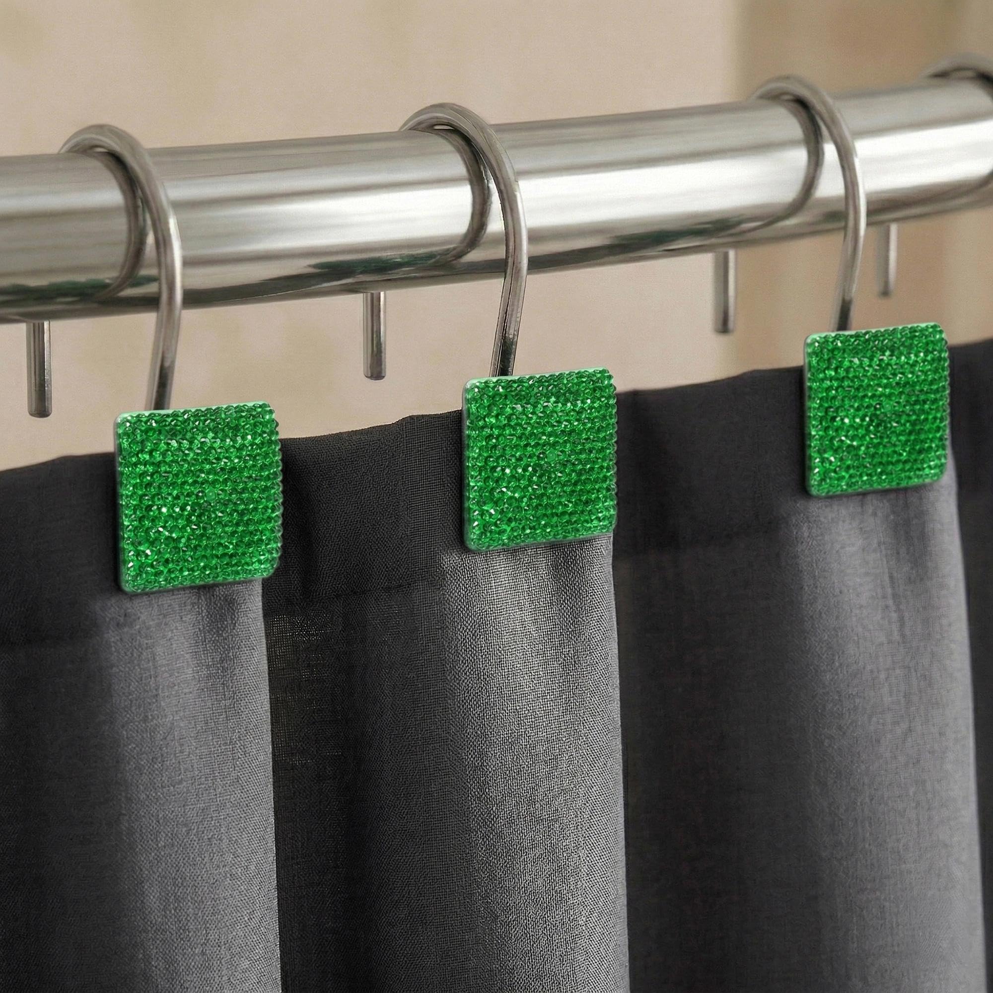 Crochets rideau de douche vert pailleté pour illuminer votre salle de bain à Noël