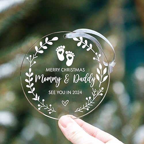 Miniatura 5 de Adorno de bebé esperando 2024  Adornos de anuncio de embarazo para marido, para futuros padres, esperando que los padres sean regalos únicos  El