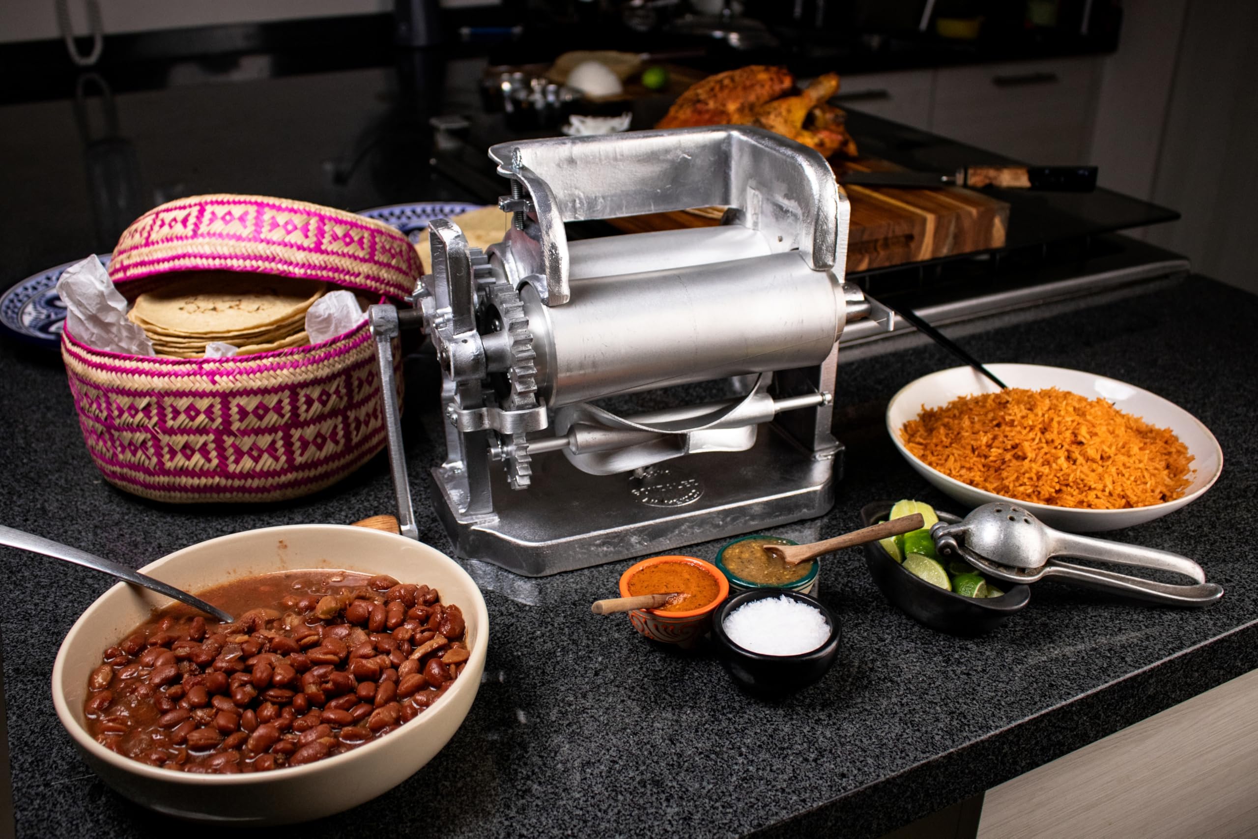 Prensa/Fabricante de Tortillas con Rodillos - Fácil Operación con una Sola Mano, Abrazadera de Liberación Rápida, Configuración y Guía de Recetas - MEXIHCATL MERCHANDISE