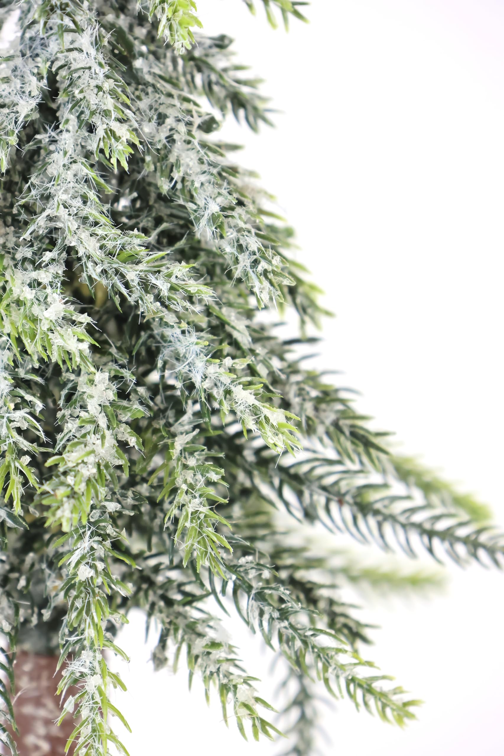 Sztuczna mini choinka oblodzona i śnieżona na drewnianej podstawie sztuczny śnieg, mała choinka dekoracja stołu, sztuczna jodła, mała biała choinka, dekoracja bożonarodzeniowa, sztuczna jodła, adwent