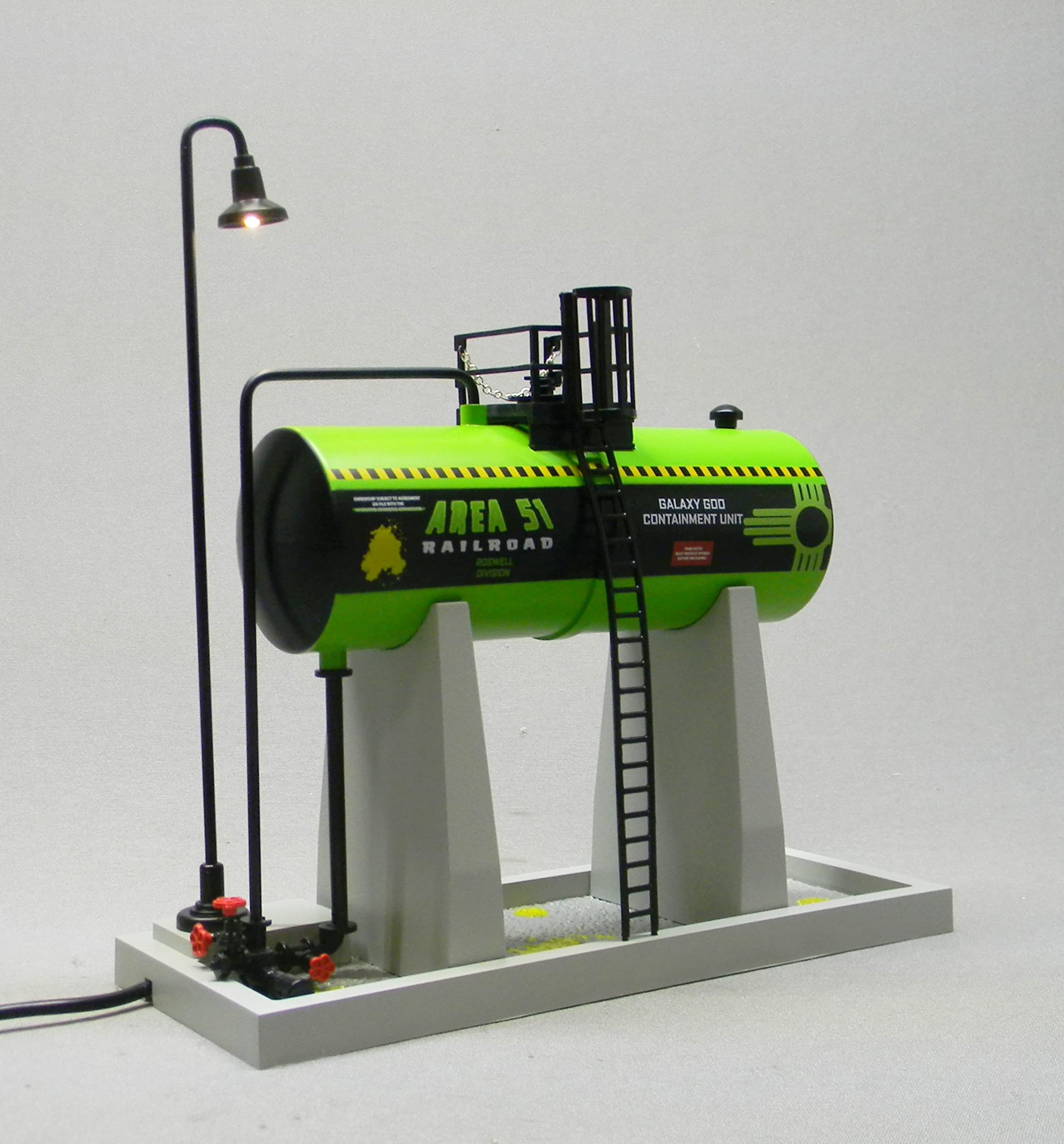 Walthers Cornerstone HO Scale Tire Plant - Kit - 13-3/16 x 8-11/16 x 12