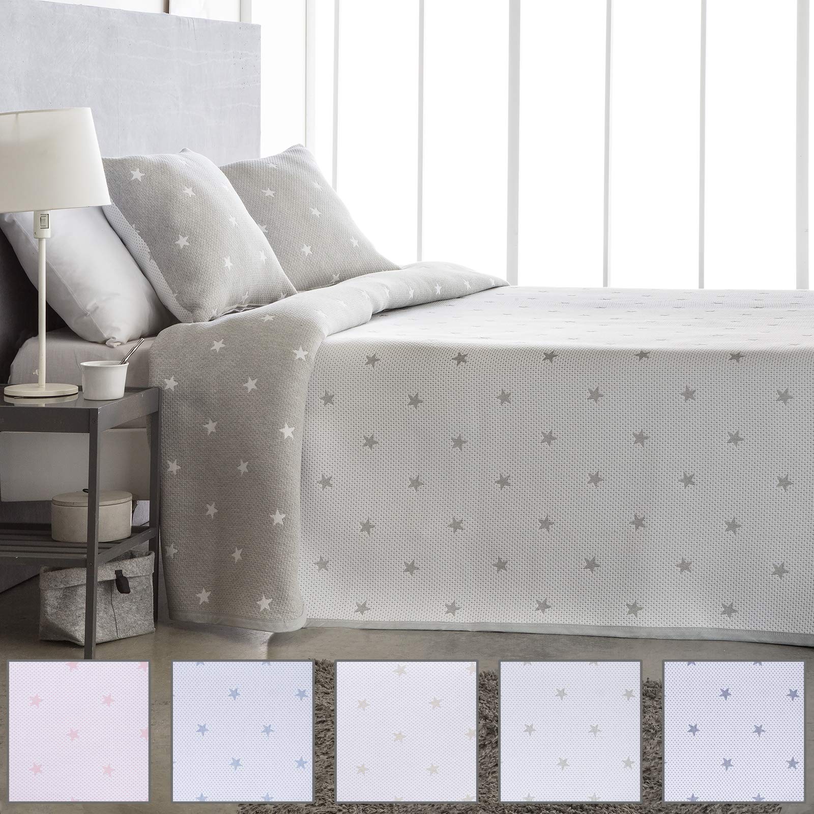 Barceló Hogar - Colcha Jacquard Reversible Estela, Colcha Tejida para Verano o Entretiempo con Dibujo de Estrellas, Color Blanco Reversible en Beige, Medida 250x270 cm, Cama 150 cm.
