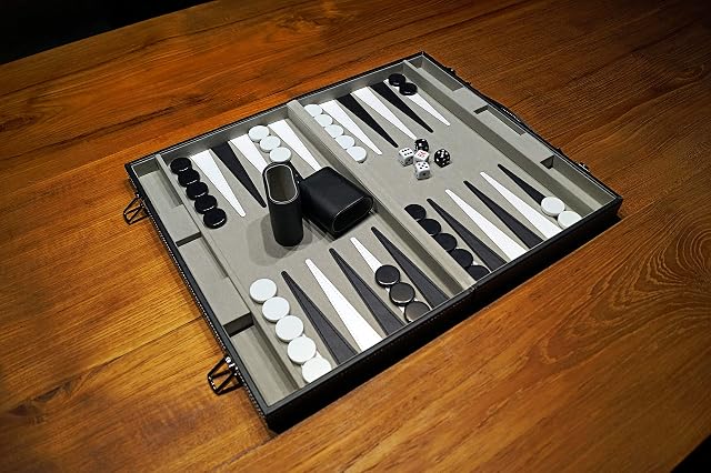 Foto 4 de 8 de PrimoGames Attaché Case Backgammon Game
