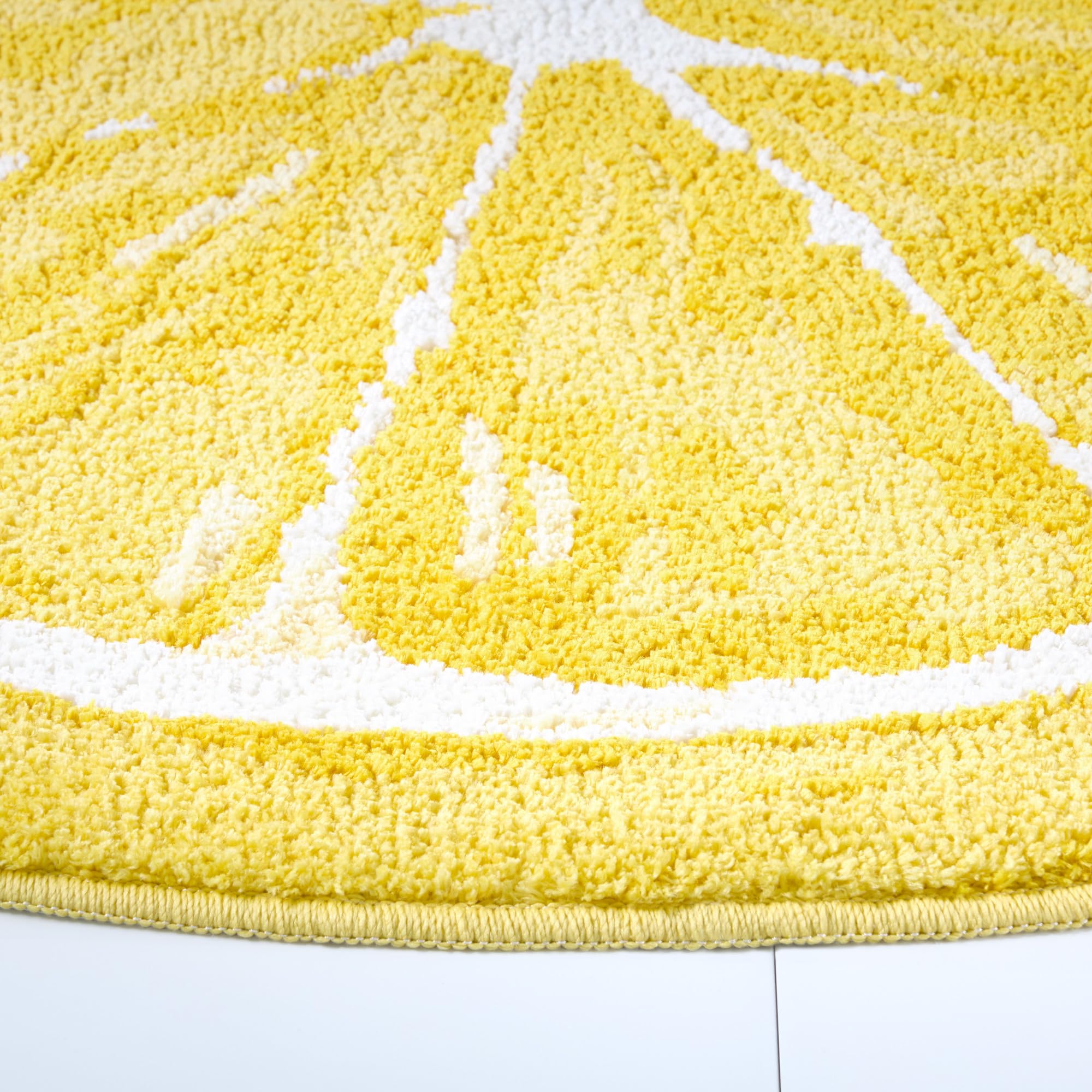 TOWN & COUNTRY PLAY Citrus Slice Tapis de Bain en Forme de Demi-Cercle, Tapis de Sol touffeté Absorbant, Dos antidérapant, Lavable en Machine, Jaune, 88,1 x 46 cm