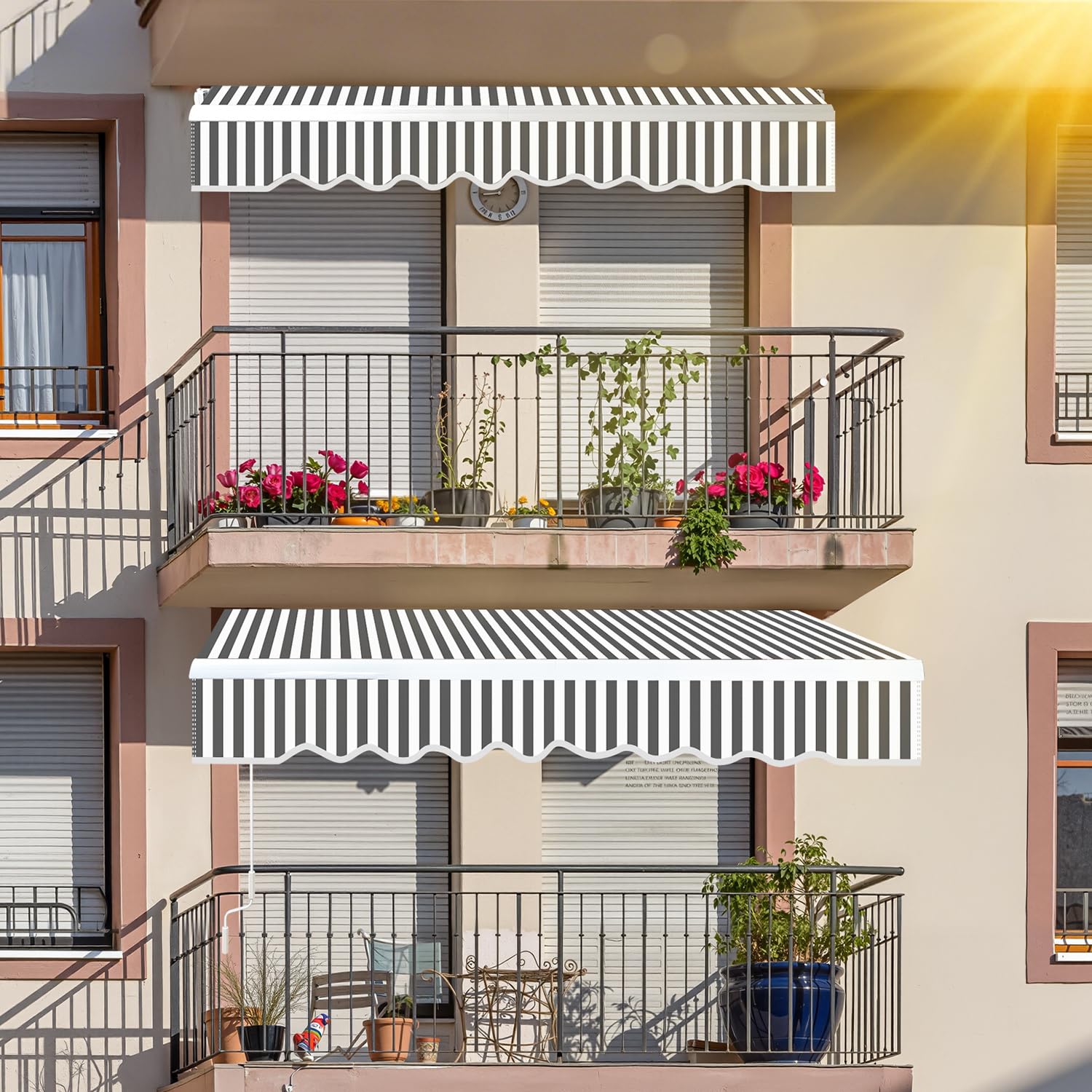 Store banne manuel à bras articulés, protection solaire avec manivelle, anti-UV et imperméable, en aluminium/polyester, pour balcon, terrasse, jardin, blanc/gris à rayures