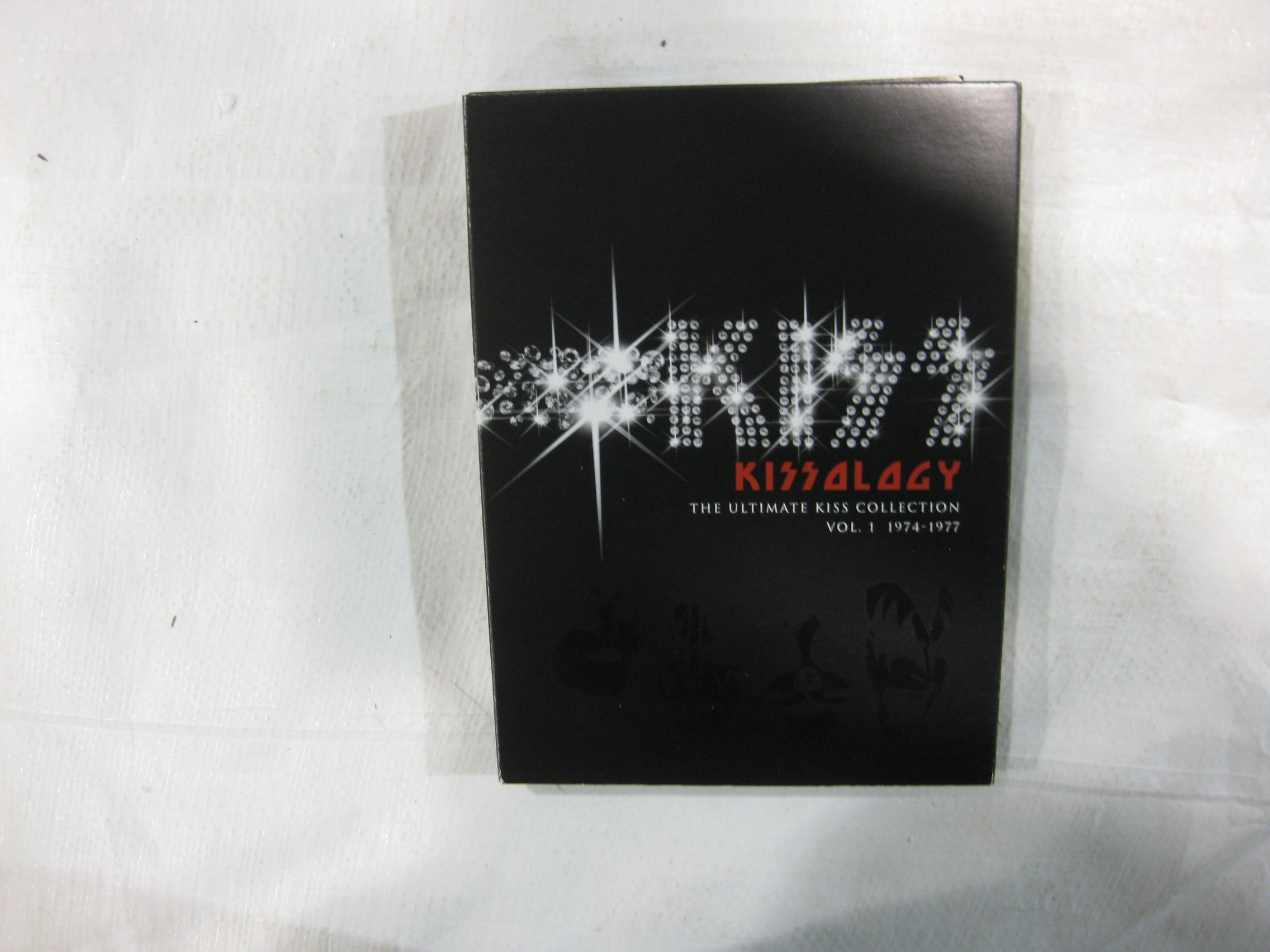 Amazon.com: KISS: Kissology Vol. 1 DVD Limited Edition w/ Detroit