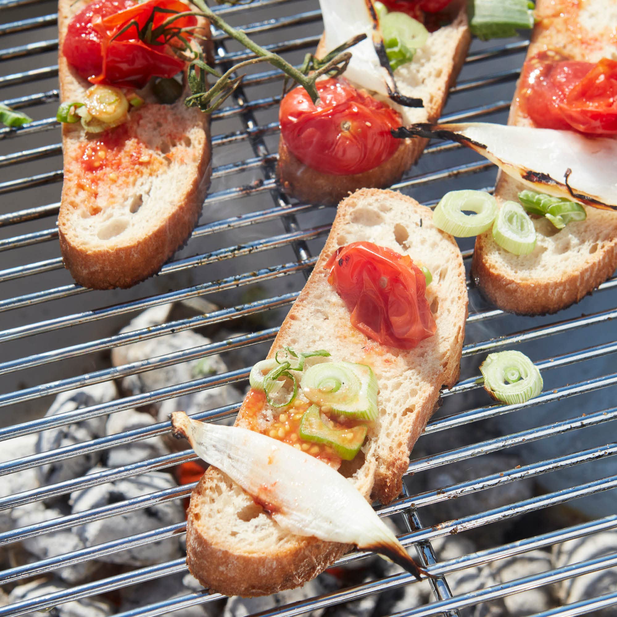 Barbecook Loewy 50 Barbecue a Carbone con Protezione Antivento, Barbecue Rotondo con QuickStart e QuickStop, Regolabile in 3 Posizioni, Acciaio Inossidabile, griglia di Ø 47,5 cm