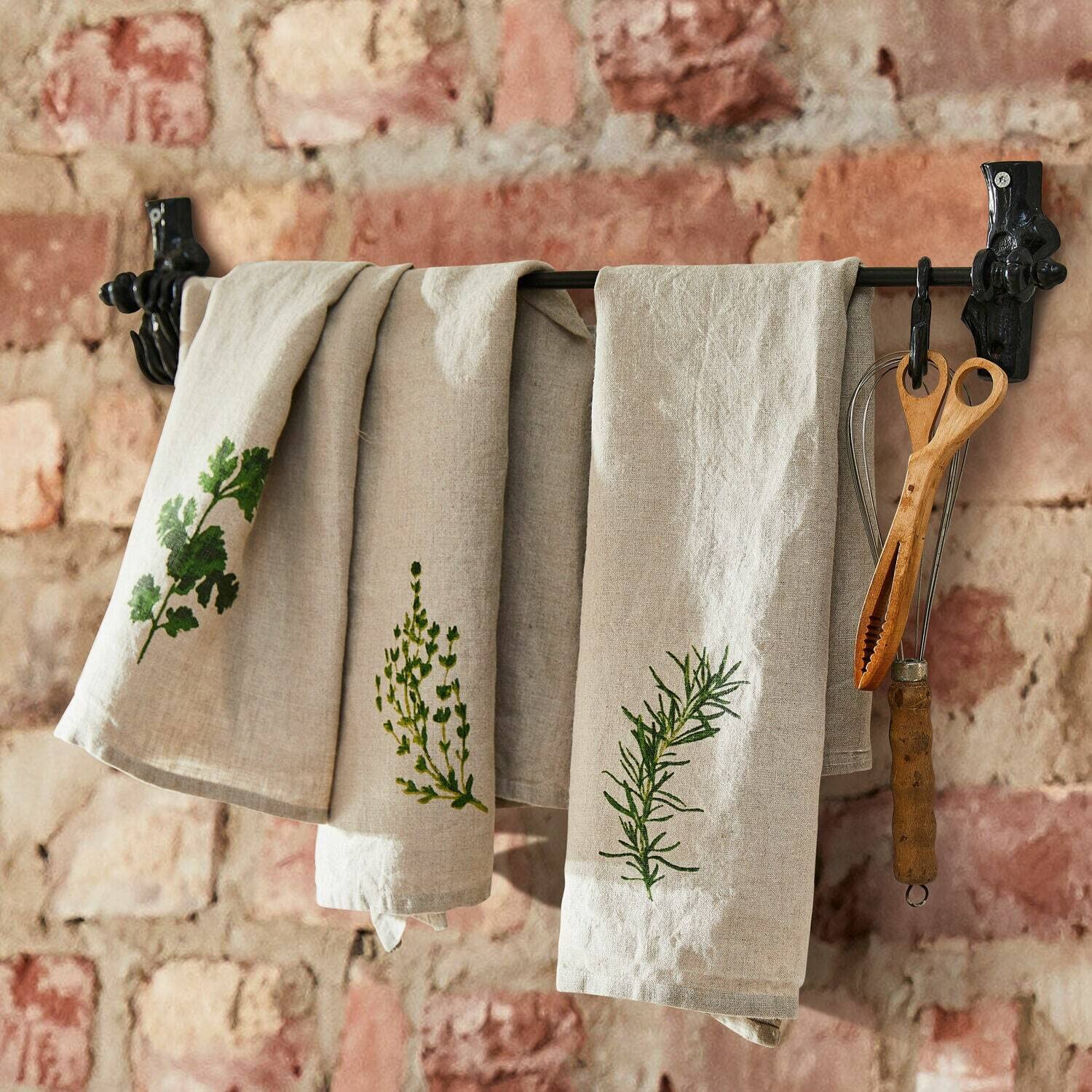 LOBERON Geschirrtuch 3er Set Herbal Gardens, mit charmantem Kräuter-Print, sommerliches Design, Geschirrhandtücher, Küchentextilien, Küchentücher, Leinen, beige/grün