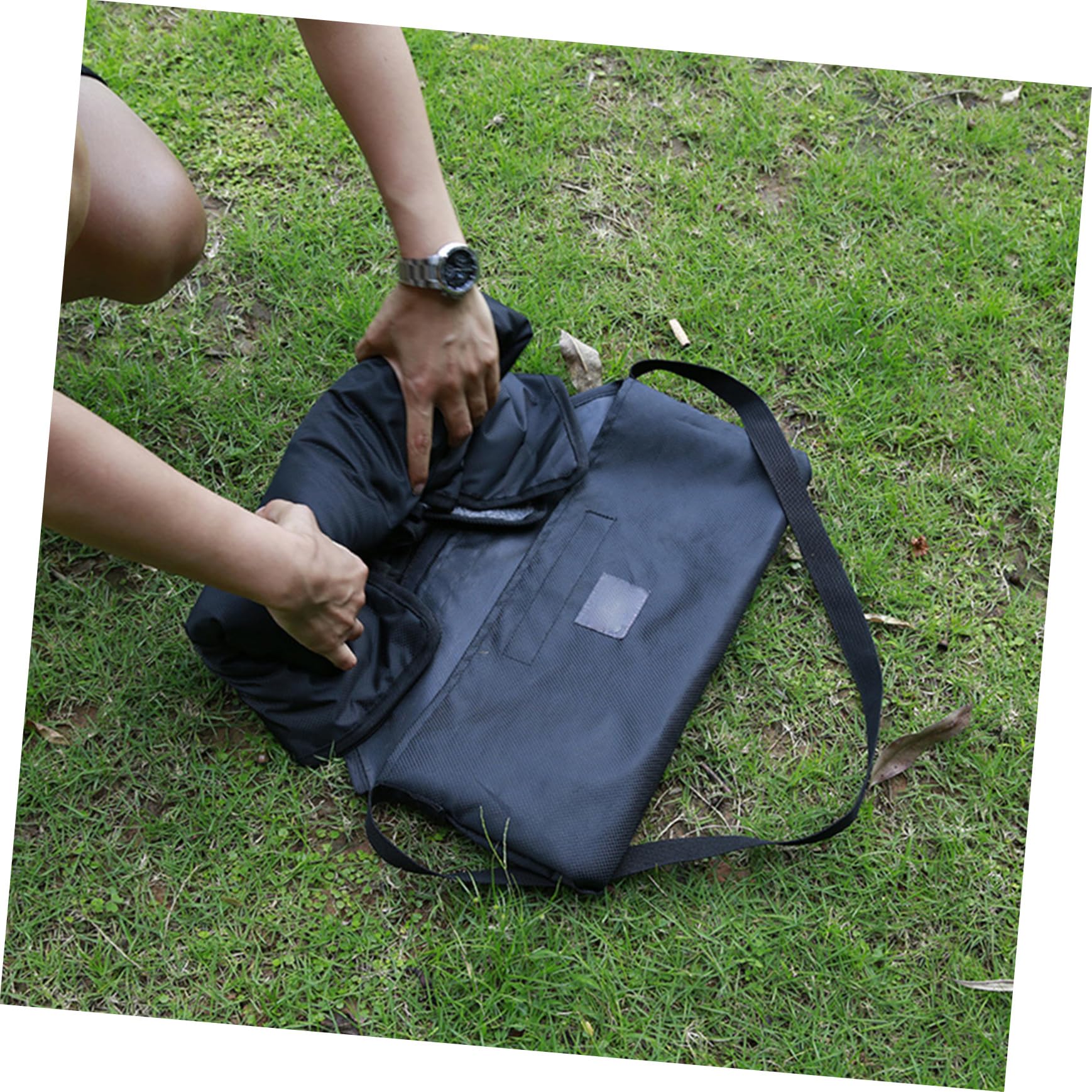 Manta Plegable para Mascotas Térmica Negra de Lana para Exterior | Rectangular, Portátil y Lavable, Bolsa Lateral Cremallera, Apta para Gatos y Uso Cama