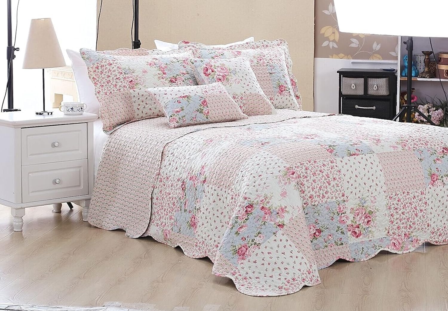 PRIME LINENS Luxury Quilted Patchwork Bedspread Bed Throw 3 Piece Bedding Set Includes Comforter & 2 Pillow Shams Floral Design Coverlet Embroidered (Meadow, Double)