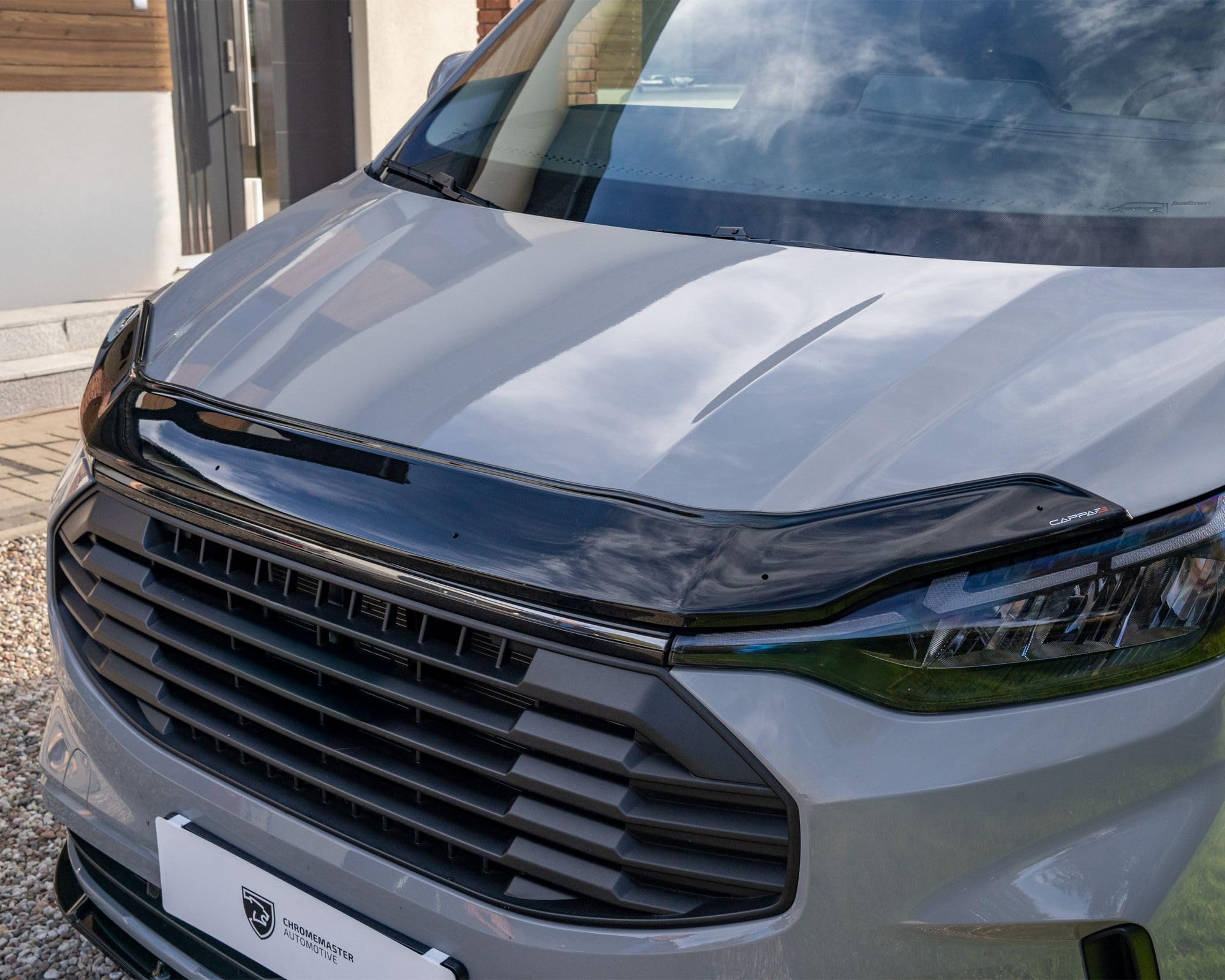 CHROMEMASTER Accessoires ; Protection Contre les Gravillons ; Protège-capot Compatible Ford Transit Custom 2023+ ABS, Brillant, Noir ; Le Déflecteur de Capot Protège Contre les Projections de Graviers