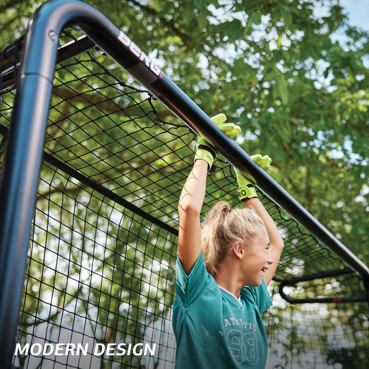 BERG SportsGoal Fußballtor für Garten und Training | stabiles Metall Tor | wetterfestes Fußball Tor für Kinder & Erwachsene | einfach aufzubauen | ideal für Fußballübungen