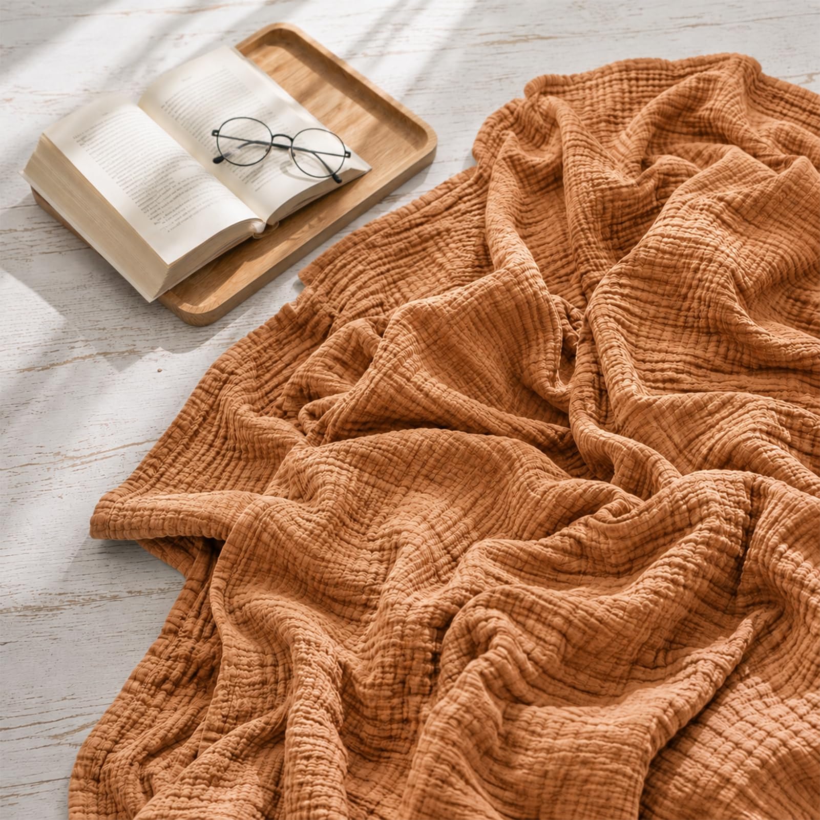 Manta de muselina de 150 × 200 cm, 6 capas de 100% algodón, prelavada, suave y transpirable, ligera manta de verano para cama y sofá (marrón caramelo)