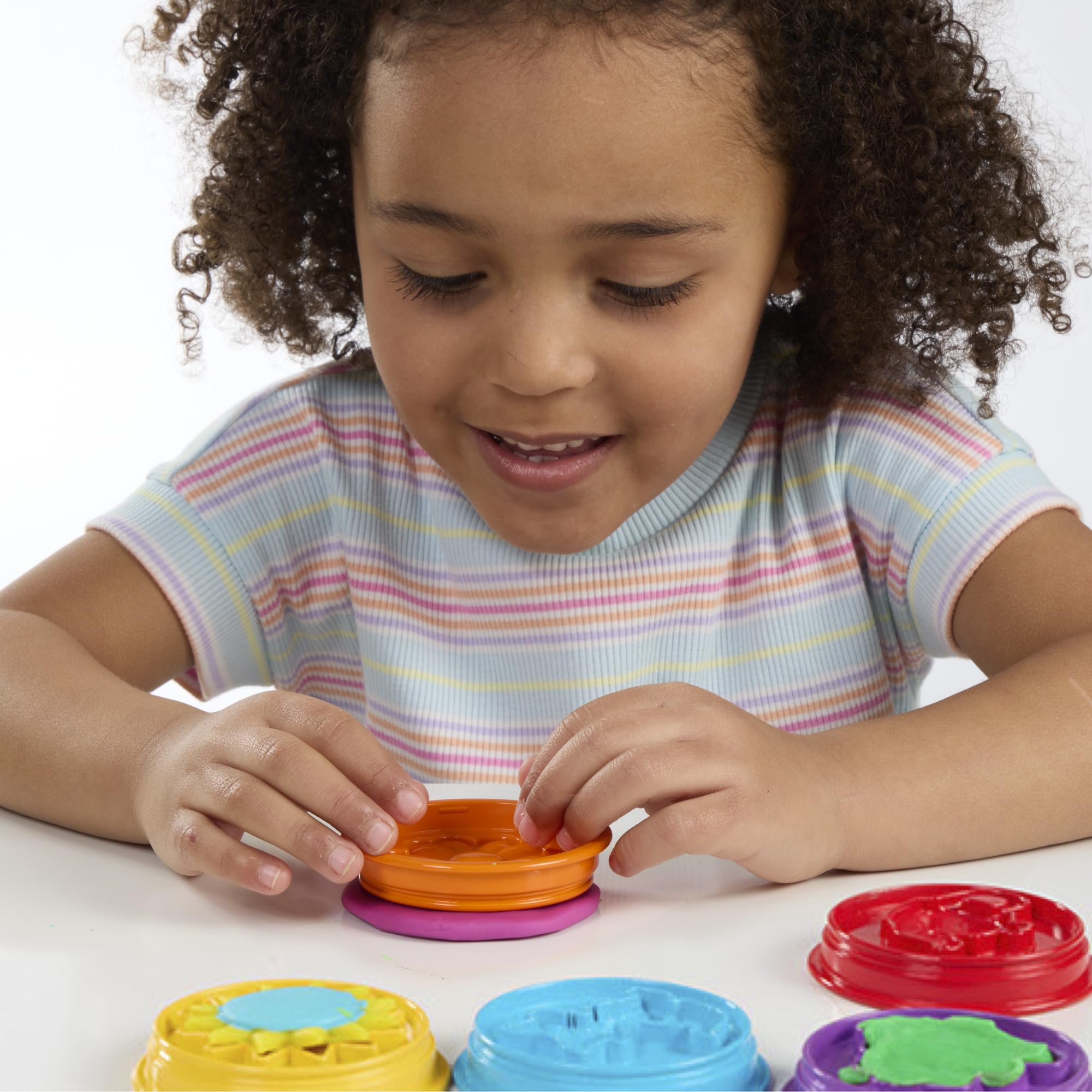 Zestaw do zabawy Play-Doh Disney Junior Lepione opowieści, przenośna zabawka ze schowkiem, przedszkolne zabawki plastyczne dla dzieci w wieku od 2 lat