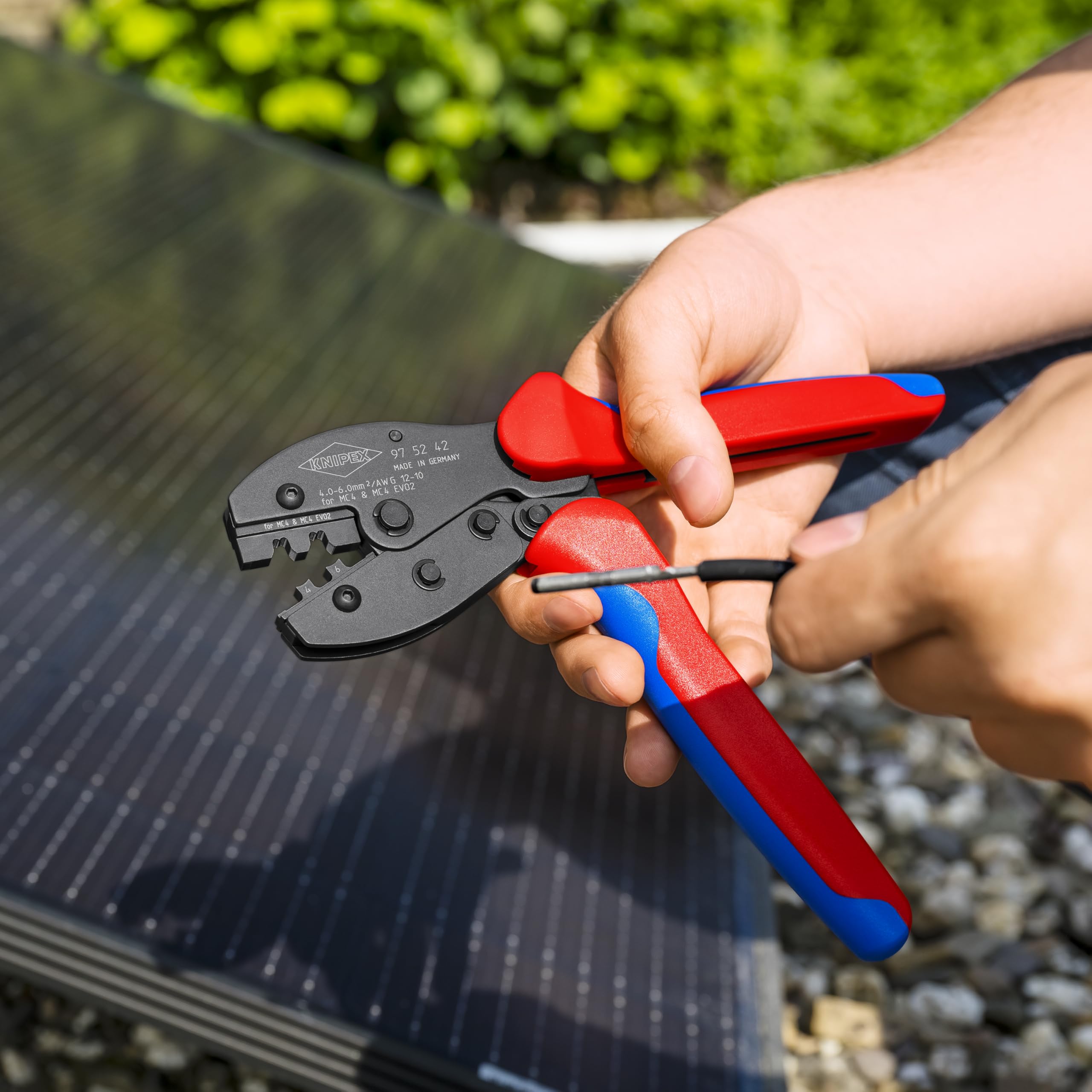 KNIPEX Zestaw do instalacji fotowoltaicznej z narzędziem do ściągania izolacji ErgoStrip PV i szczypcami do zagniatania KNIPEX, 00 31 31 V01 SB