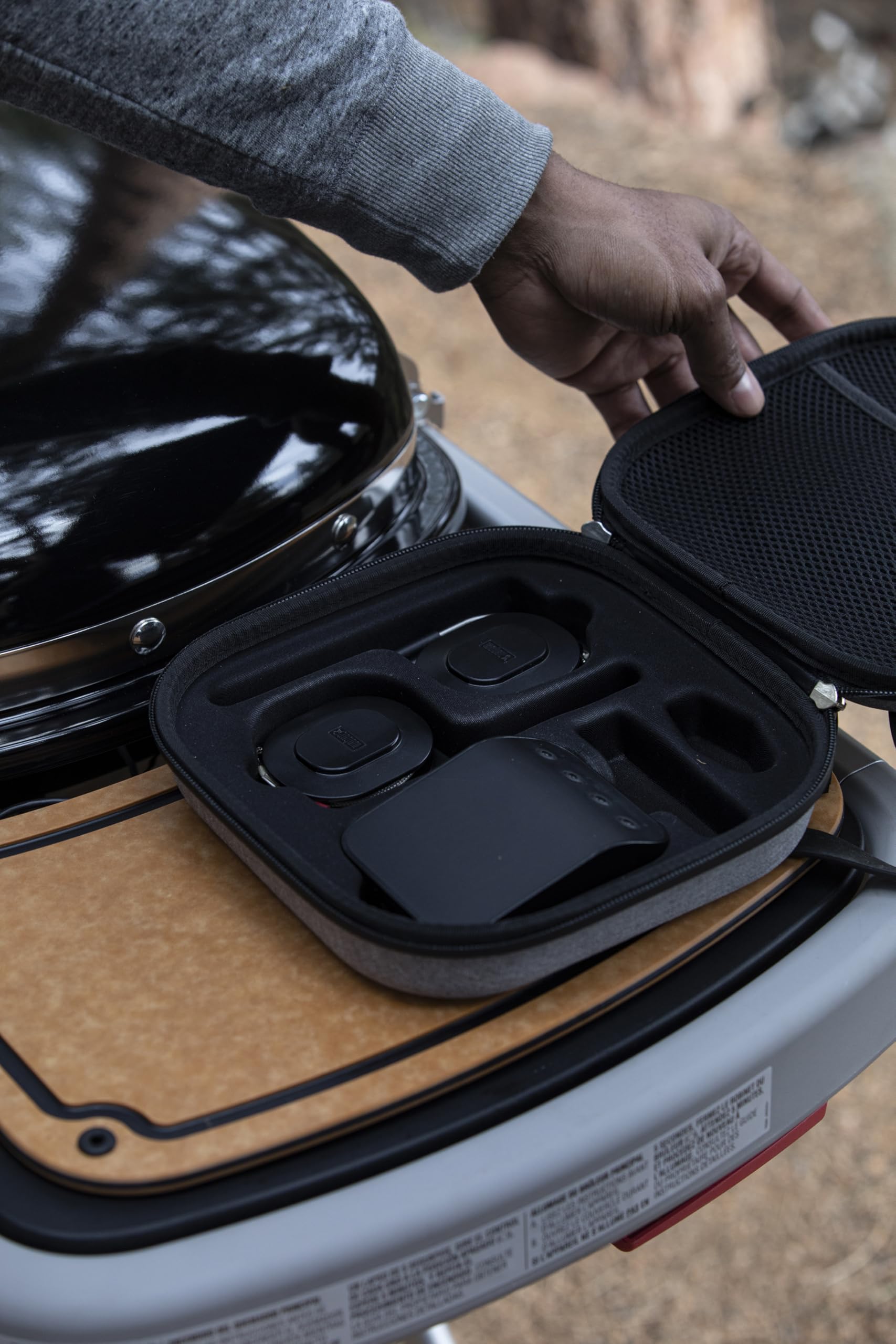 Weber Torba na przechowywanie i transport termometru Weber Connect Smart Grilling Hub, pokrowiec ochronny wyściełany pianką i podzielony, miejsce na Hub + 4 termometry do mięsa - Szary (3251)