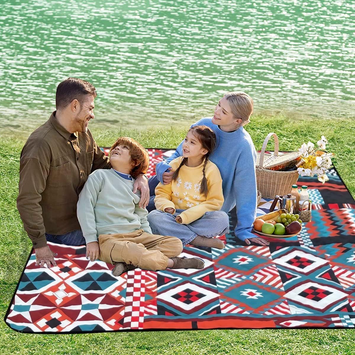 Extra Large Picnic Outdoor Blankets Waterproof Fordable Camping Mat Sandproof Portable Beach Mat 200x200cm Lightweight Folding Oxford Cloth Camping Rug with Carry Strap for Hiking Festivals on Grass