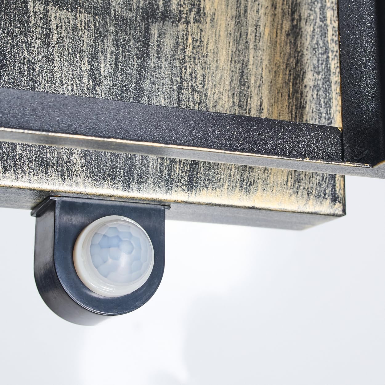 HOFSTEIN Außenwandleuchte Portalis, Außenleuchte mit Bewegungsmelder aus Metall/Glas in Schwarz-Gold/Klar, moderne Wandlampe für Eingangsbereich, 1 x E27, ohne Leuchtmittel, IP44