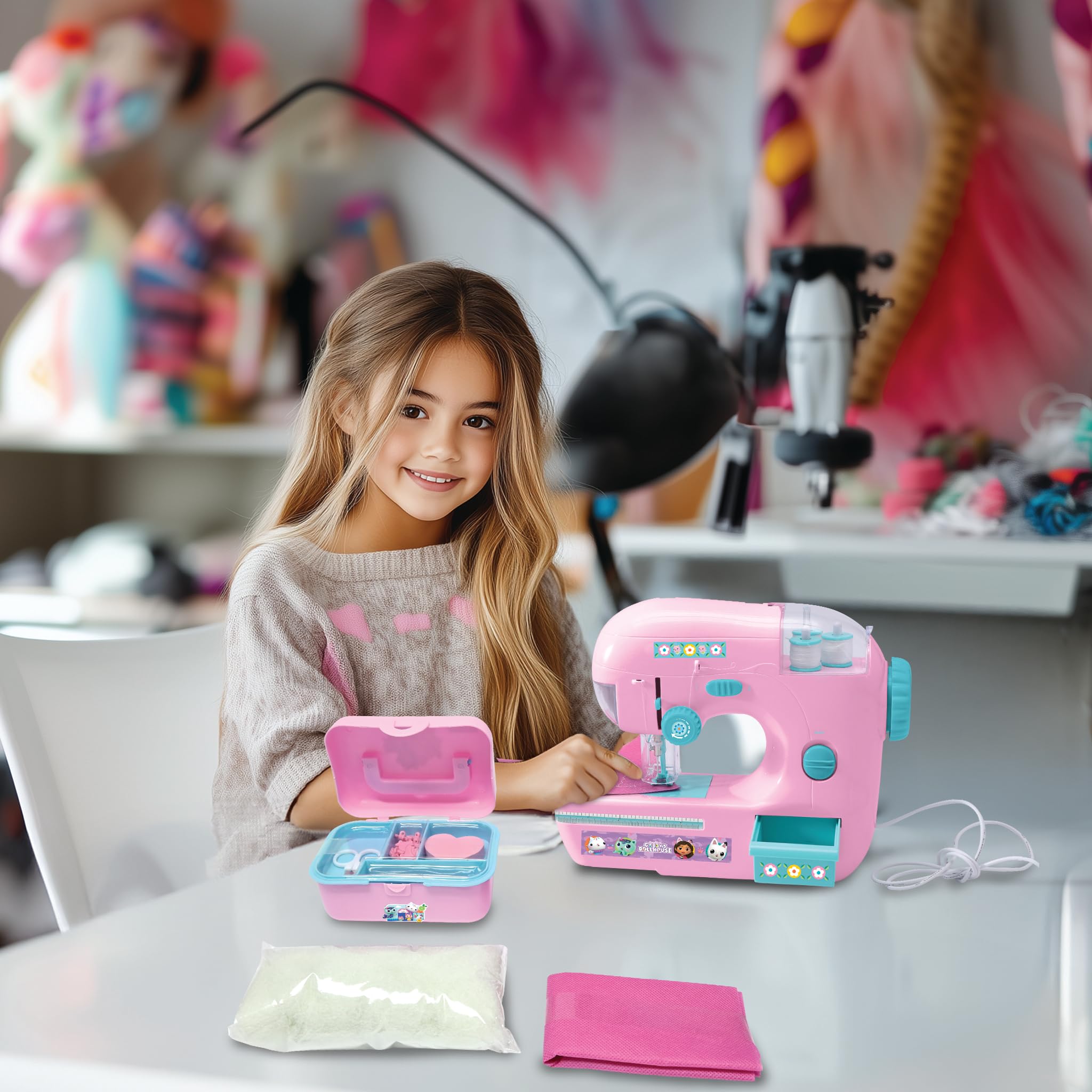 Lexibook, Gabby's Dollhouse, Máquina de Coser con Accesorios, luz y Pedal, Juguete de rol, Juego de diseño de Moda, Rosa, SW100GDHLXB