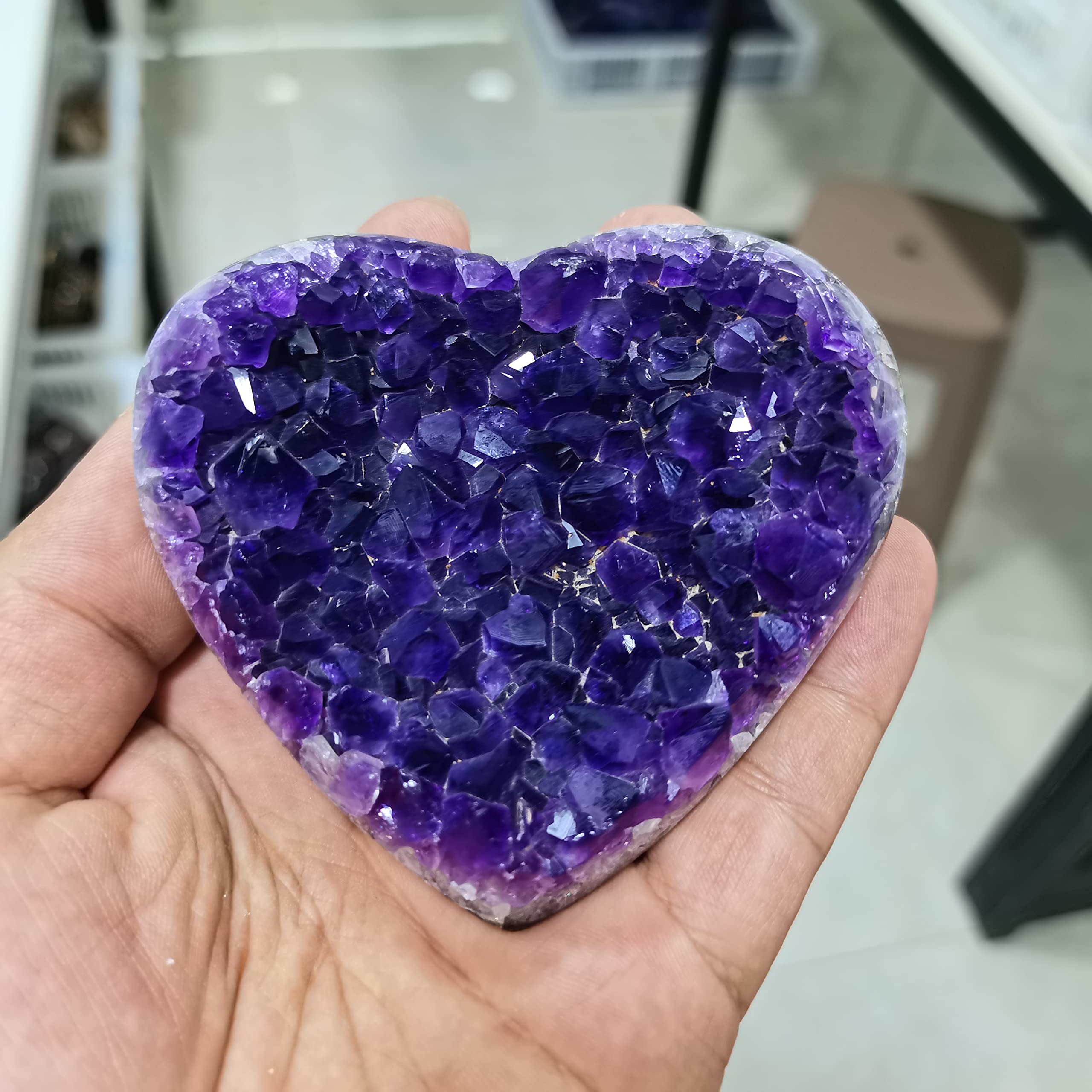 Cristal Natural Áspero Amatista Natural Geoda Corazón Amoroso Forma Cuarzo Racimo Cristal Espécimen Energía Curación (Tamaño : 490-570g) DINZHHENGYIN(Size:490-570g)