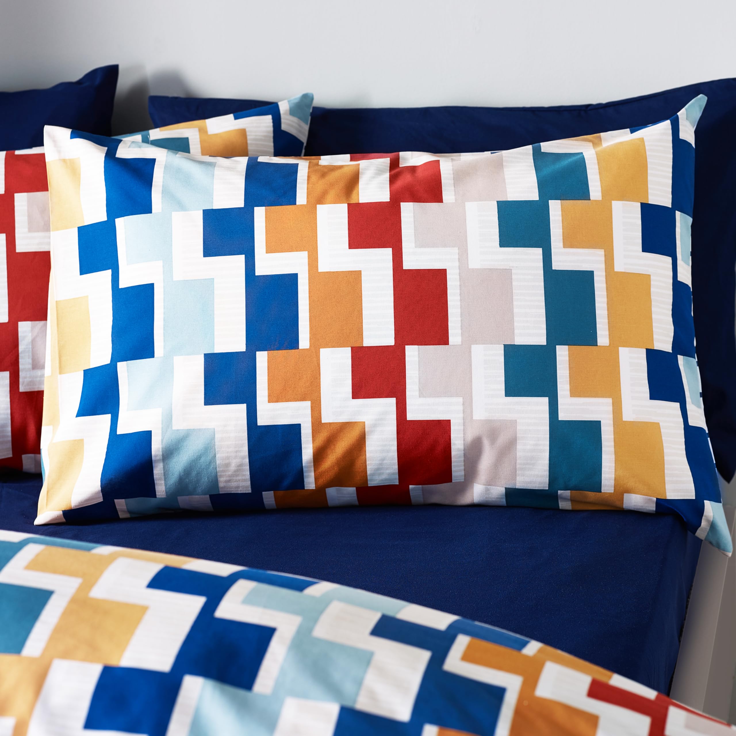 Catherine Lansfield Bryson Geo Reversible King Duvet Cover Set including Pillowcases Bright - Image 3