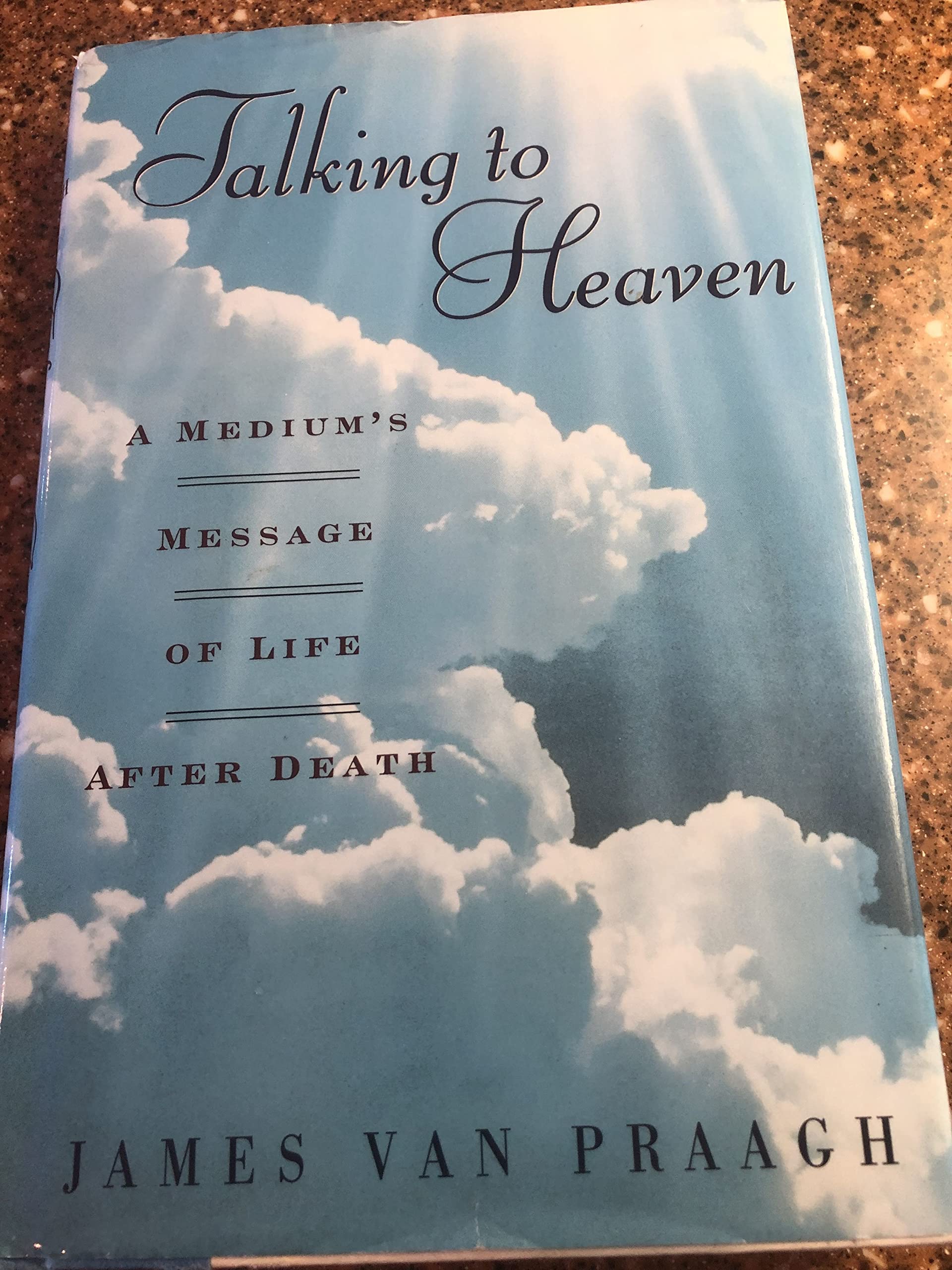Talking to Heaven: A Medium's Message of Life After Death: Van Praagh, James: 9780525942689 ...