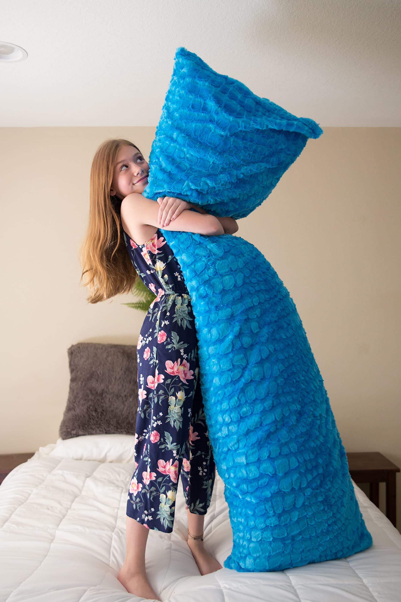 Amazon｜Pillowtex ぬいぐるみ 抱き枕 (20x60 ブルー)｜寝具