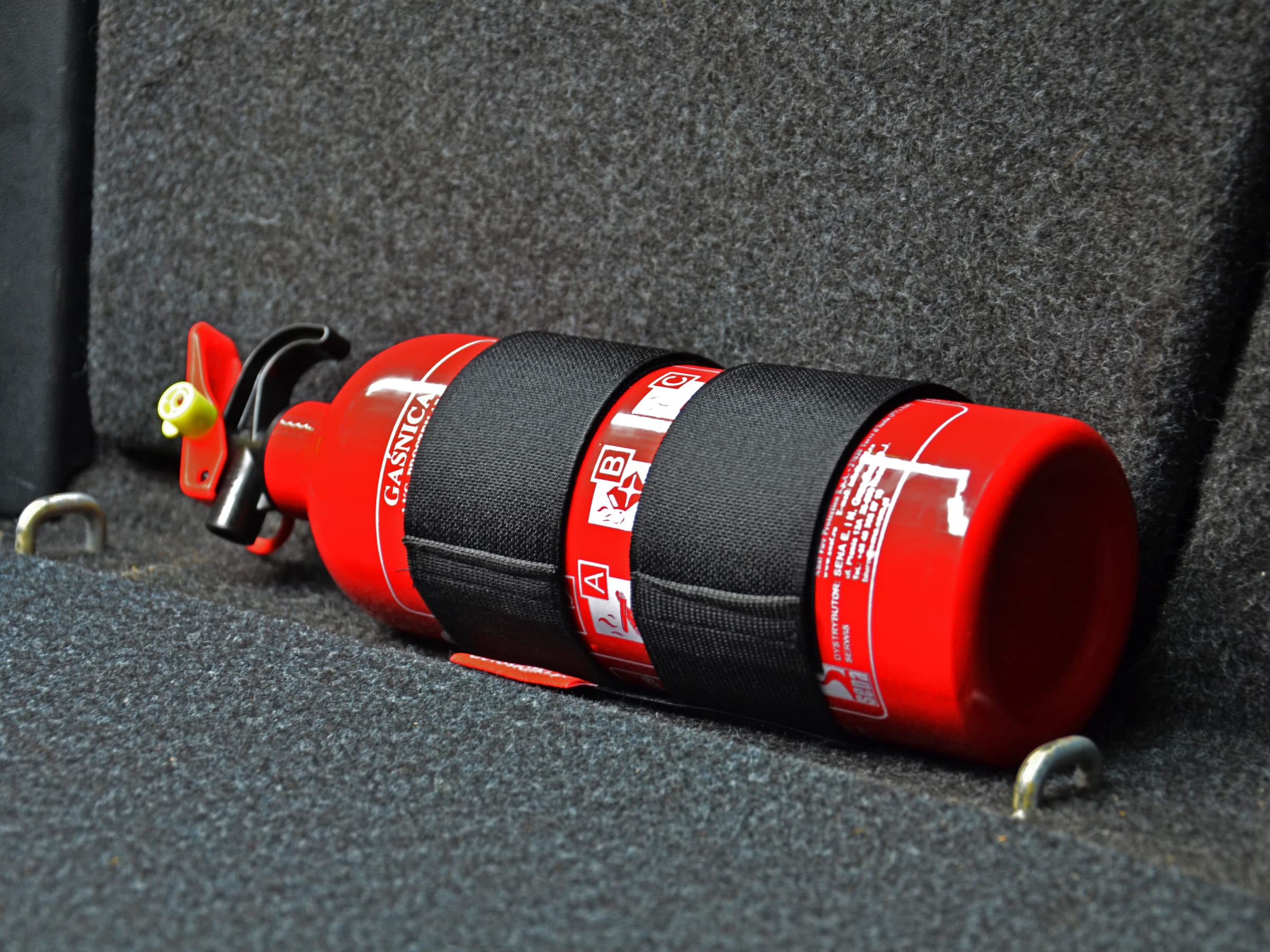 Uchwyt na Gaśnicę Samochodową Organizer Ochrona Przeciwpożarowa Bezpieczny Transport Gaśnicy Prosty Montaż Uniwersalny Dł. 38-42 cm Wys. 12 cm Zapięcie na Rzep