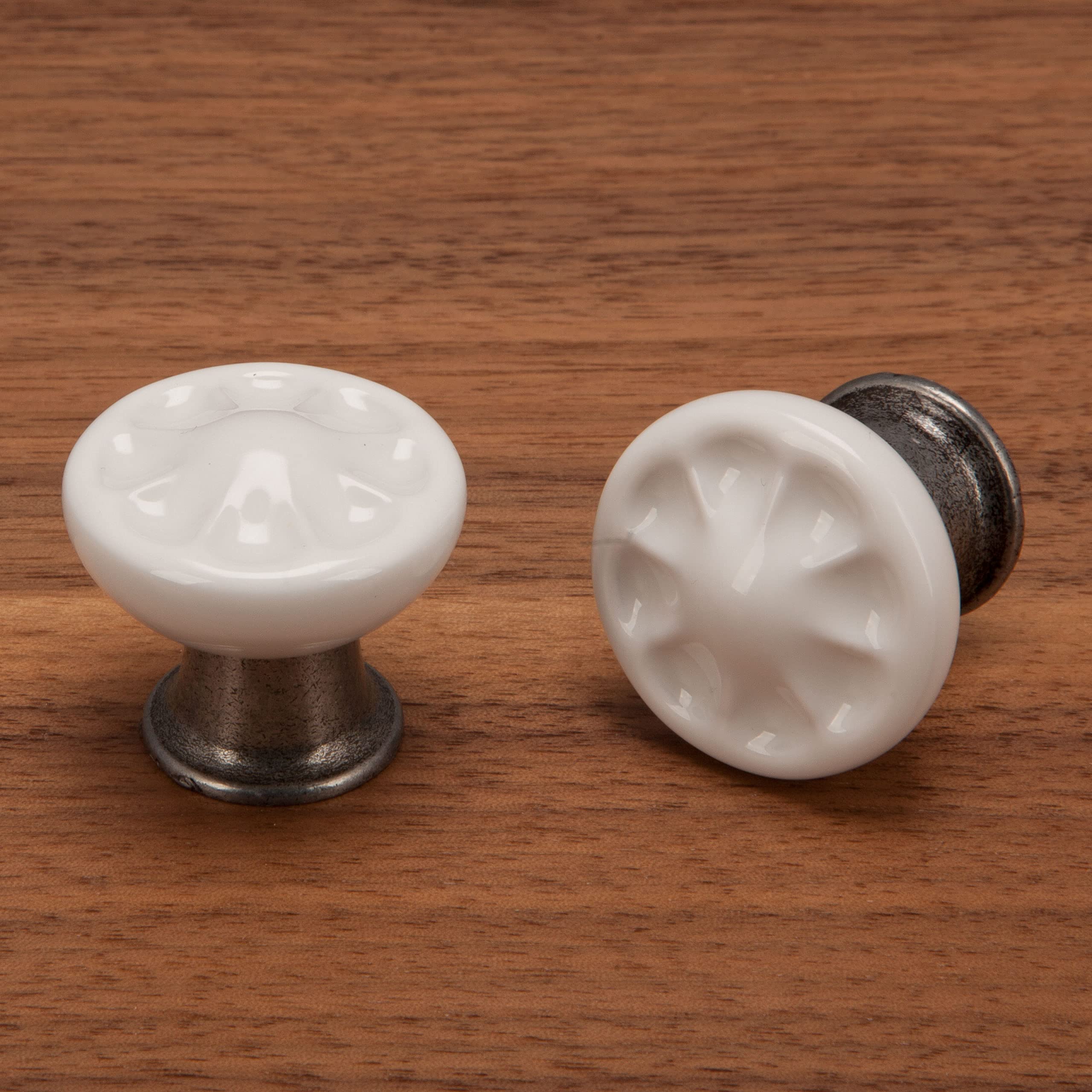 Boutons De Meubles Avec Des Coeurs En Relief - Argenté