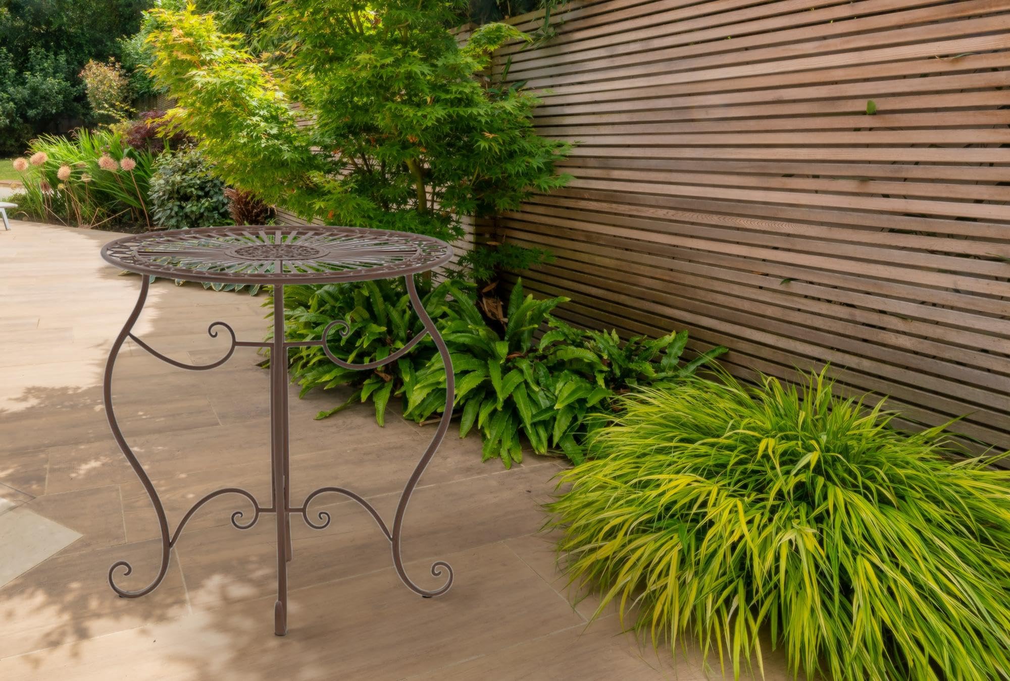 CLP Eisentisch Indra | Metalltisch im nostalgischen Design für Garten & Balkon | runder Bistrotisch wetterfest & pflegeleicht | Farbe antik braun