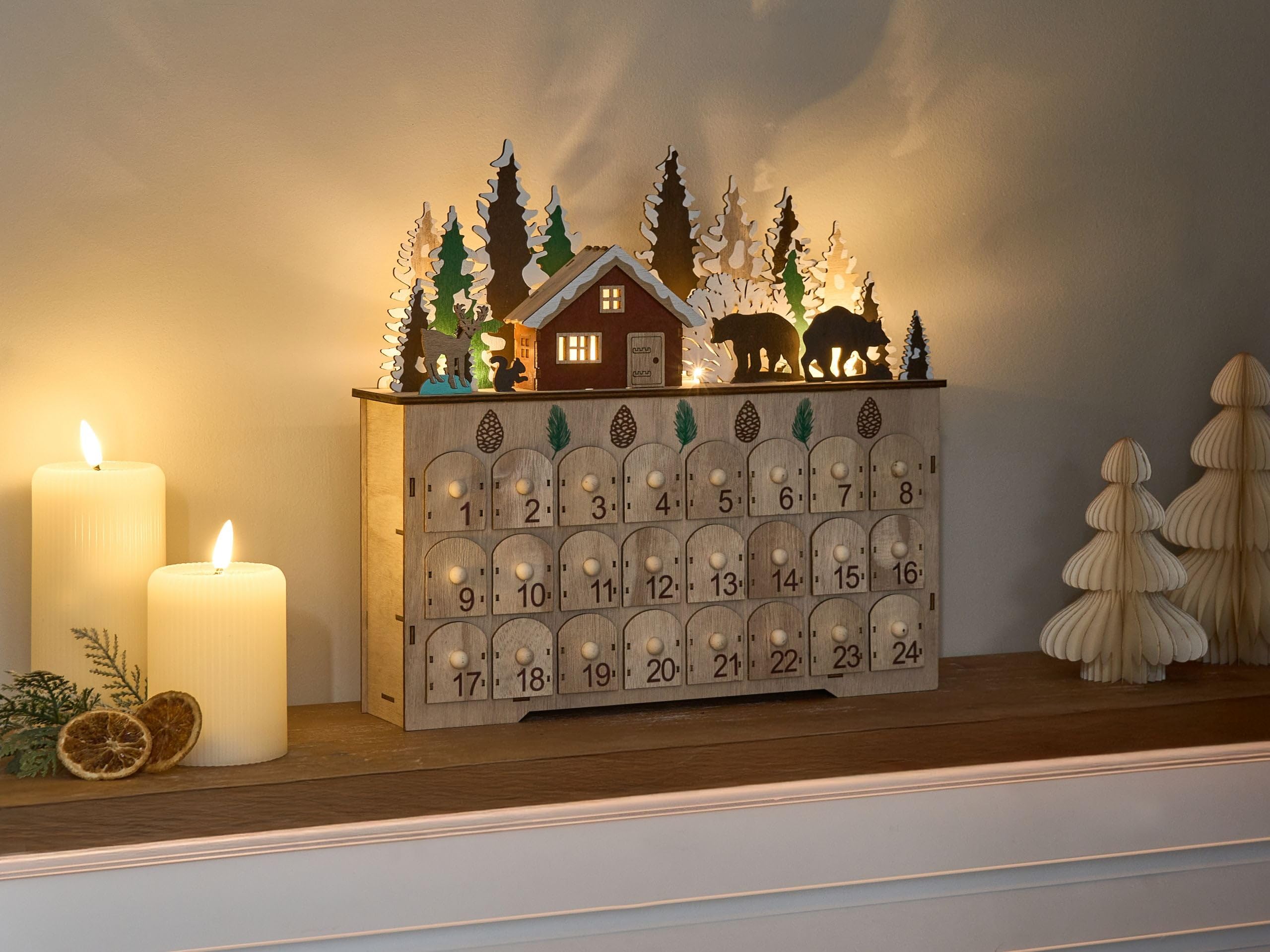 Weihnachtsdekoration Holz beleuchtet mit LED-Lichtern Adventskalender batteriebetrieben winterliche Landschaft Hellbraun Helin