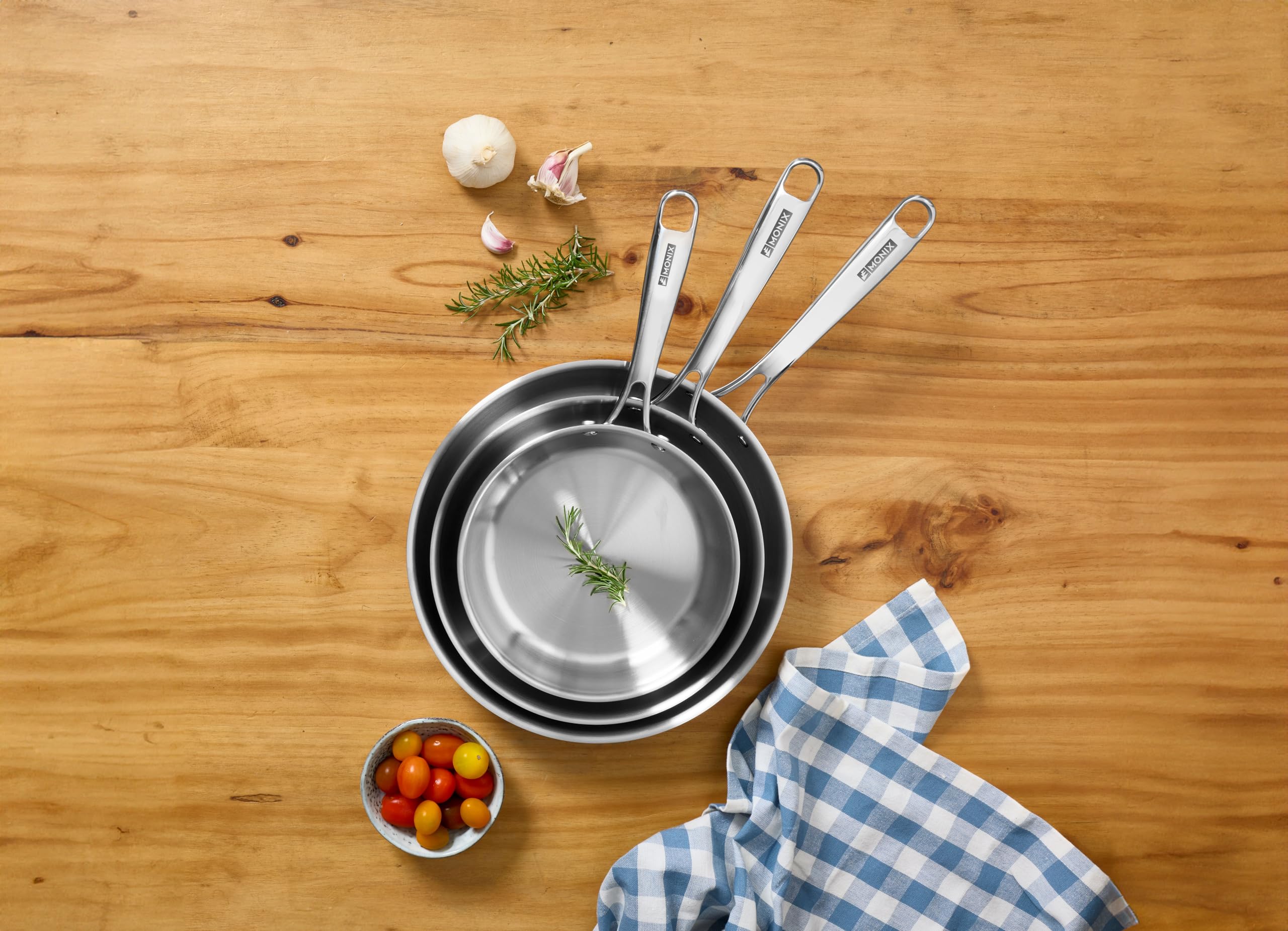 MONIX Planet Inox | Set sartenes 20-24-26 cm, acero inoxidable 18/10 | Acero Inoxidable 18/10, estructura triply acero Inox exterior, núcleo aluminio y acero Inox interior, apta para todo tipo de