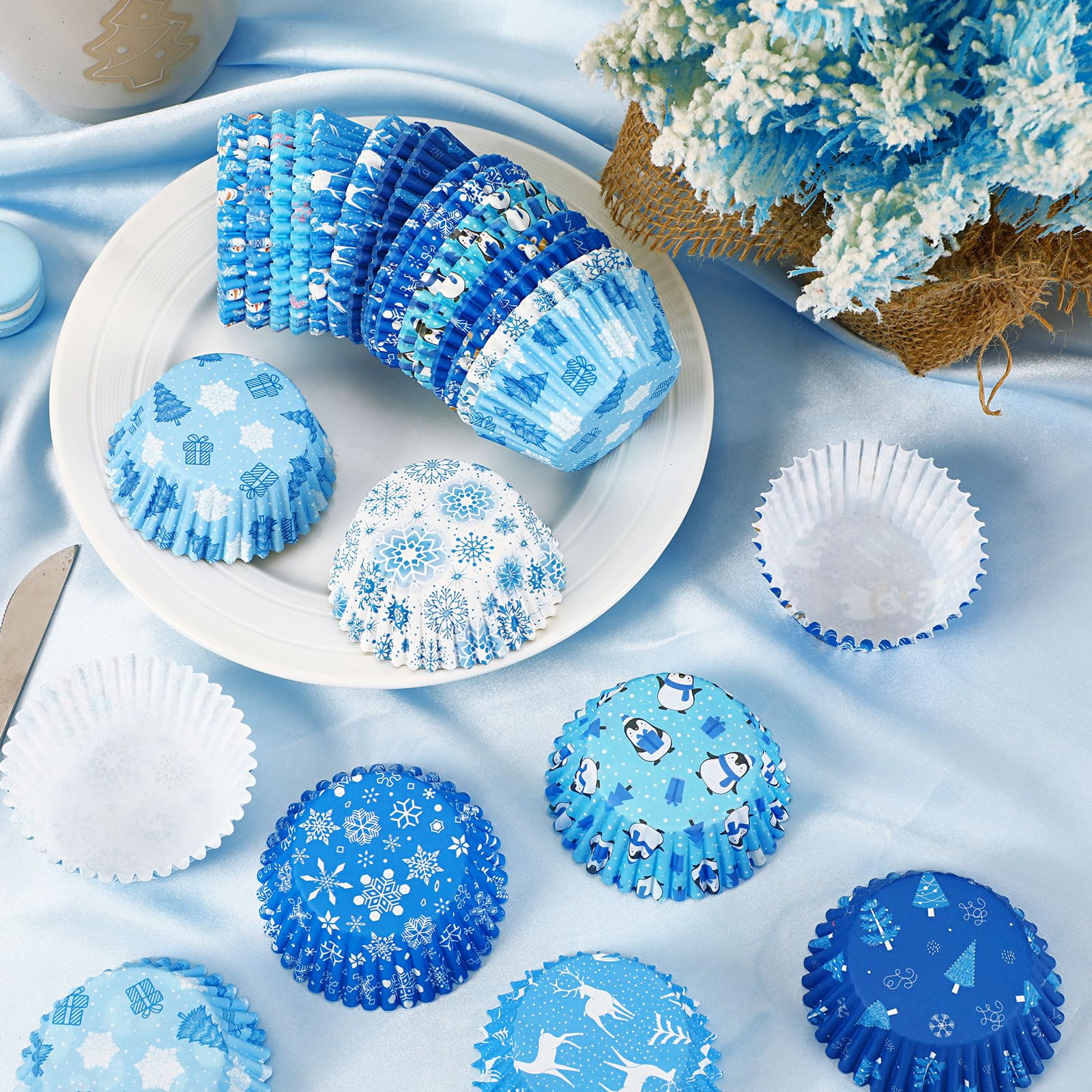 SANNIX 450pcs Winter Christmas Cupcake Liners Santa Snowflakes Cupcake Wrappers Baking Cups Paper Wraps Muffin Liners for Xmas Winter Birthday Party Candy Cake Decorations Supplies(9 Designs)