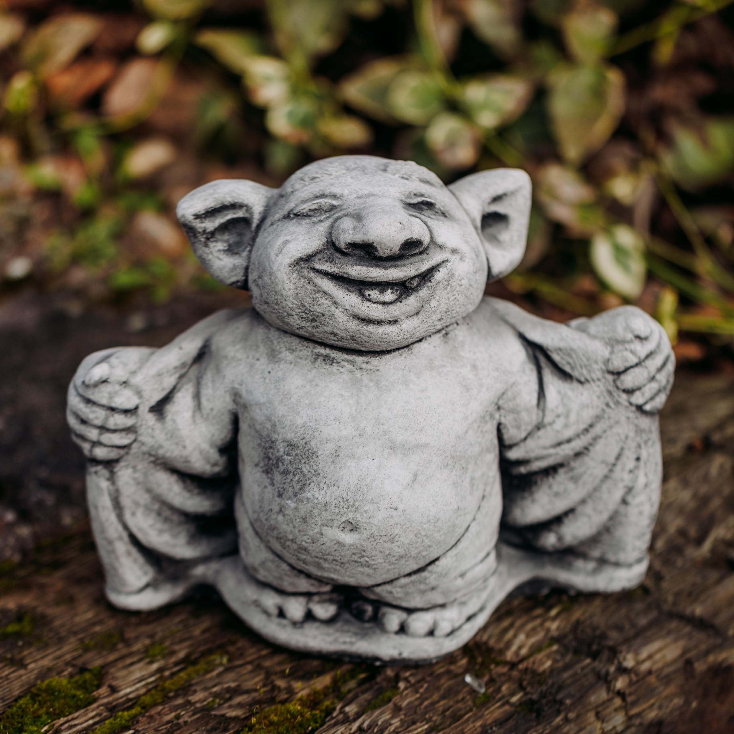 gartendekoparadies.de Massive Steinfigur Lustiger Troll Fledermaus Dracula, Grau, Höhe 20 cm, 4 kg, Figur aus Steinguss Frostsicher für den Außenbereich