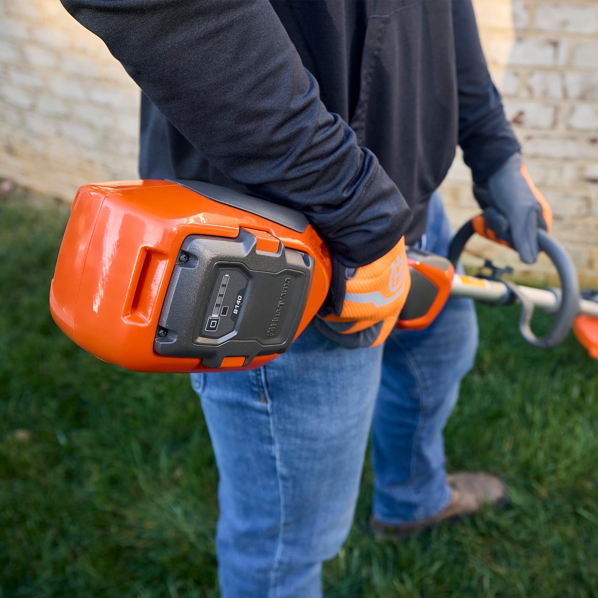 Husqvarna 110iL Podkaszarka Akumulatorowa 36V | Lekkie, ciche narzędzie wielofunkcyjne z trybem krawędziowym