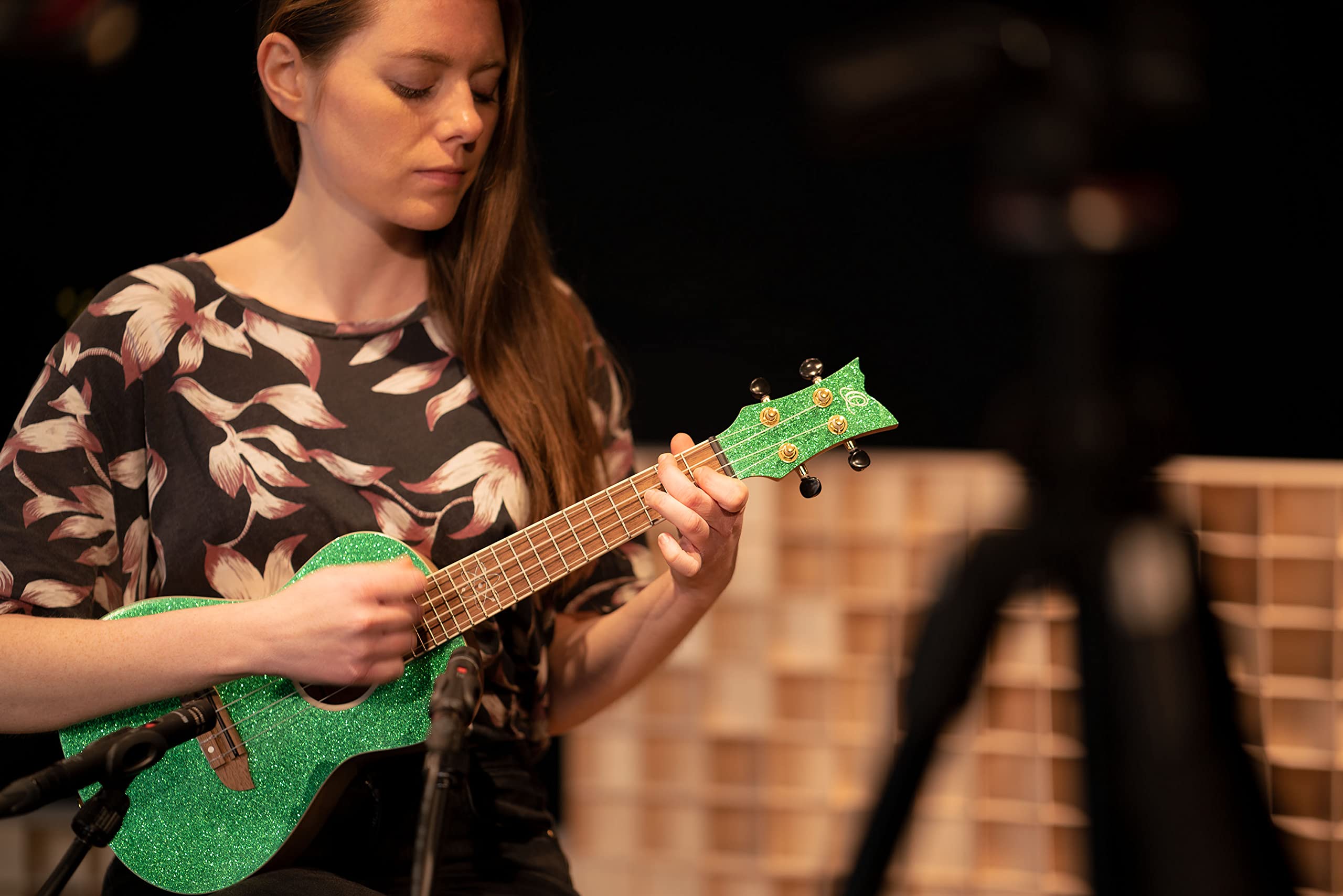 Ortega Guitars Ukulélé Concert Acoustique – Série Element – Housse Incluse – Épicéa, Vert (RUEL-MGR)