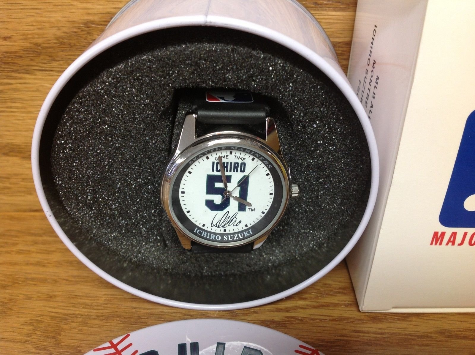 MAJOR LEAGUE BASEBALL WATCH イチロー Amazon.com: 2004 Ichiro Suzuki Seattle Mariners Logo Commemorative