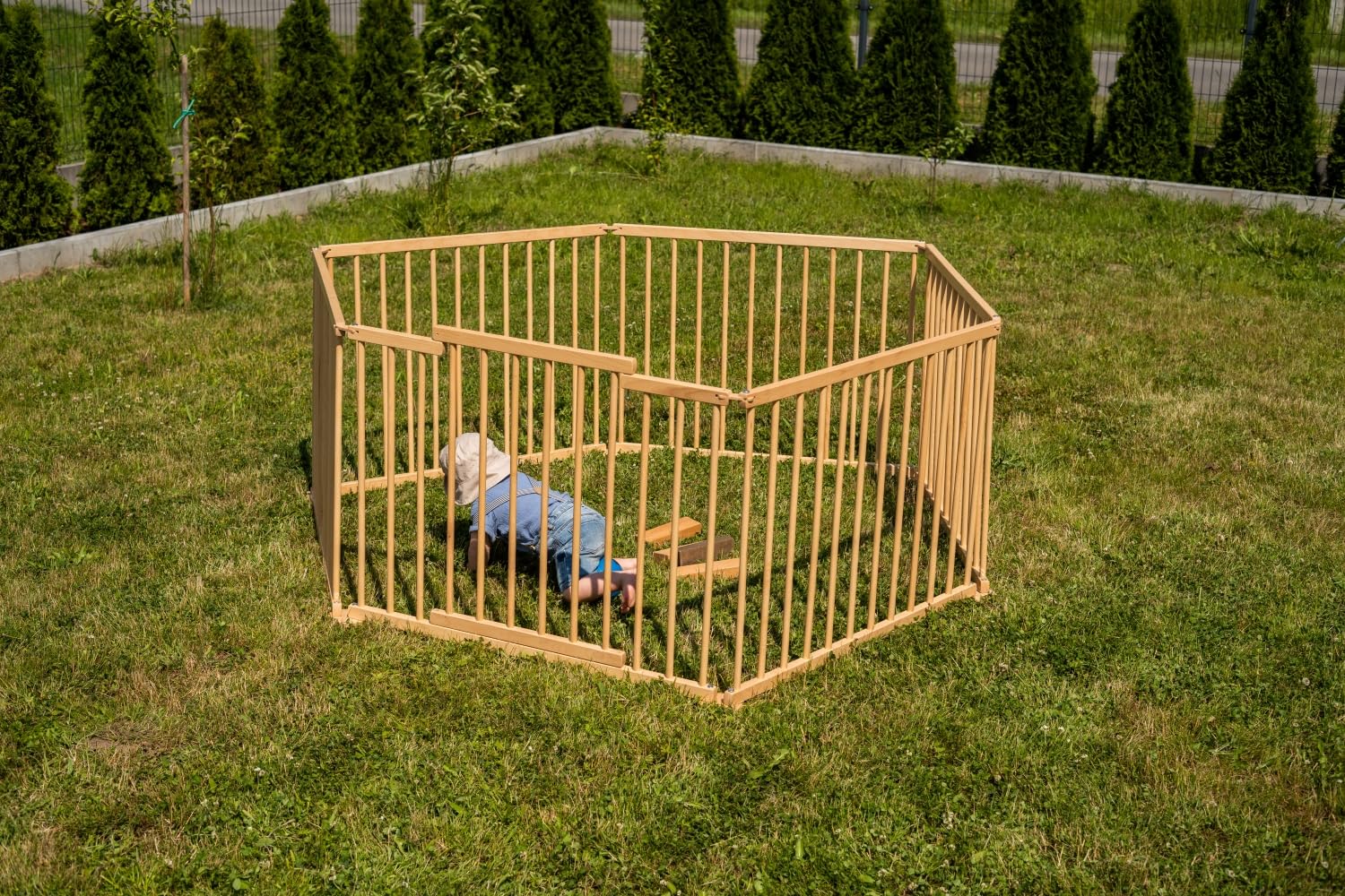 Spec-wood Parc pour bébé pliable avec porte XXL 92 x 74 cm en bois de hêtre – Parc bébé en bois avec sécurité – Barrière sécurisée pour enfants à 6 angles – Grille malléable