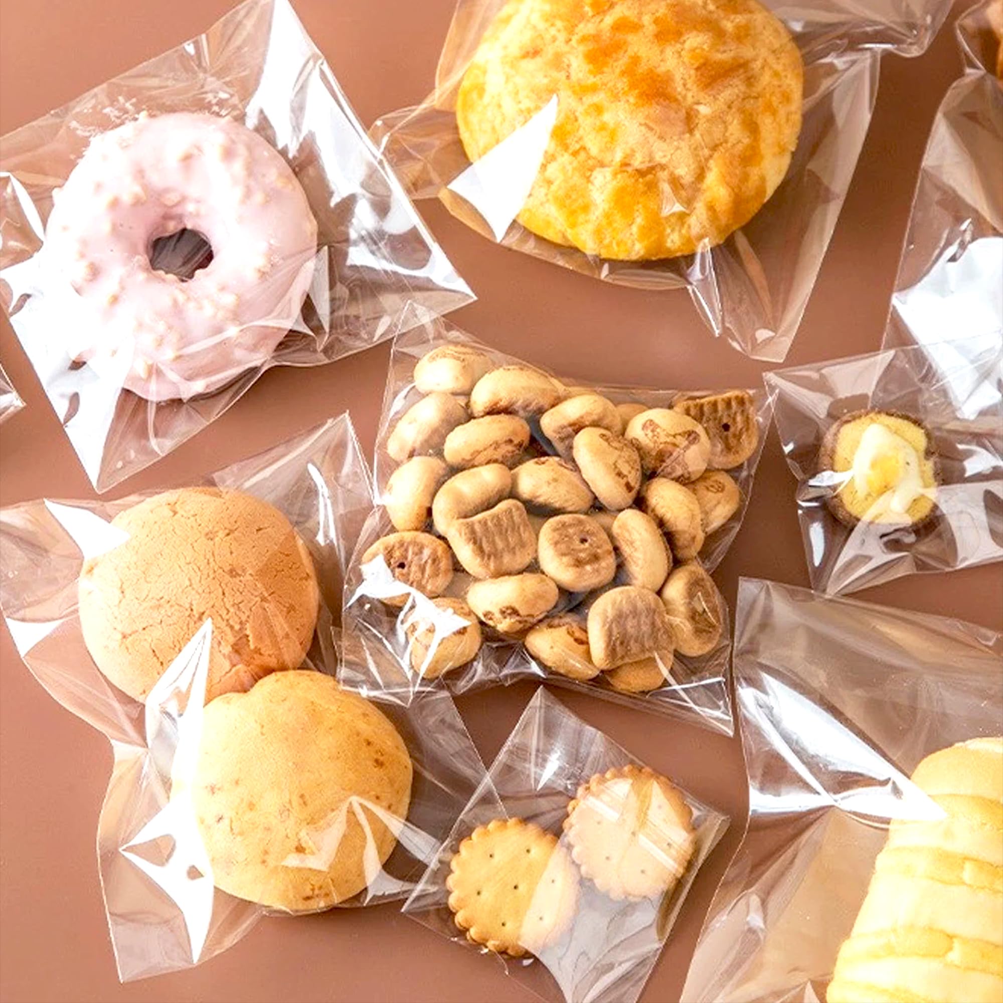 Zestaw 100 sztuk małych torebek z celofanu z naklejkami - 13 x 16 cm - Małe torebki pakowe na słodycze, małe torebki z celofanu - Z zapięciem - Na ciasteczka, prezenty