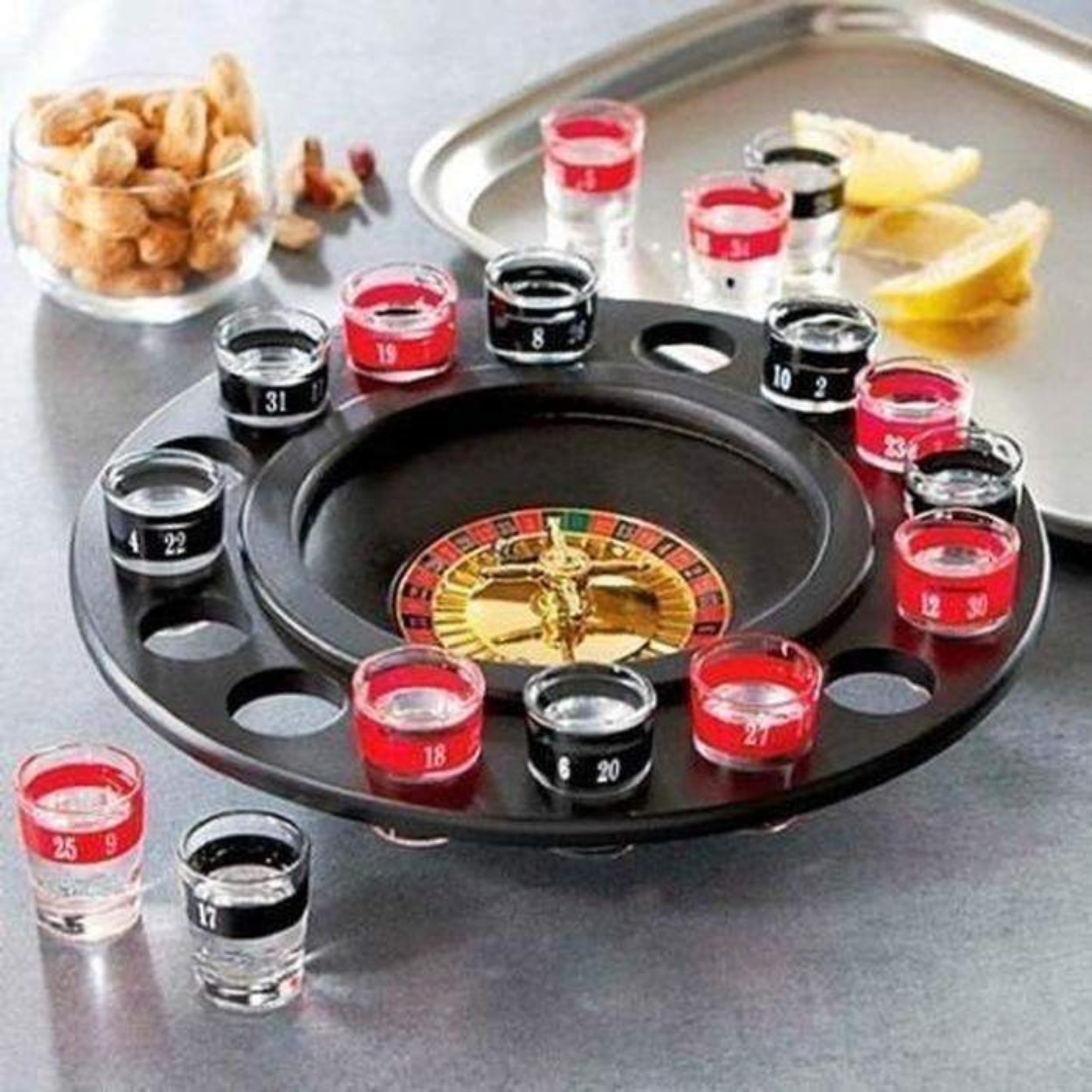 Glamified Drinking Games Party Fun with Roulette – 16 verres numérotés noirs et rouges – Jeu de roulette durable avec emballage sécurisé et 2 balles en métal