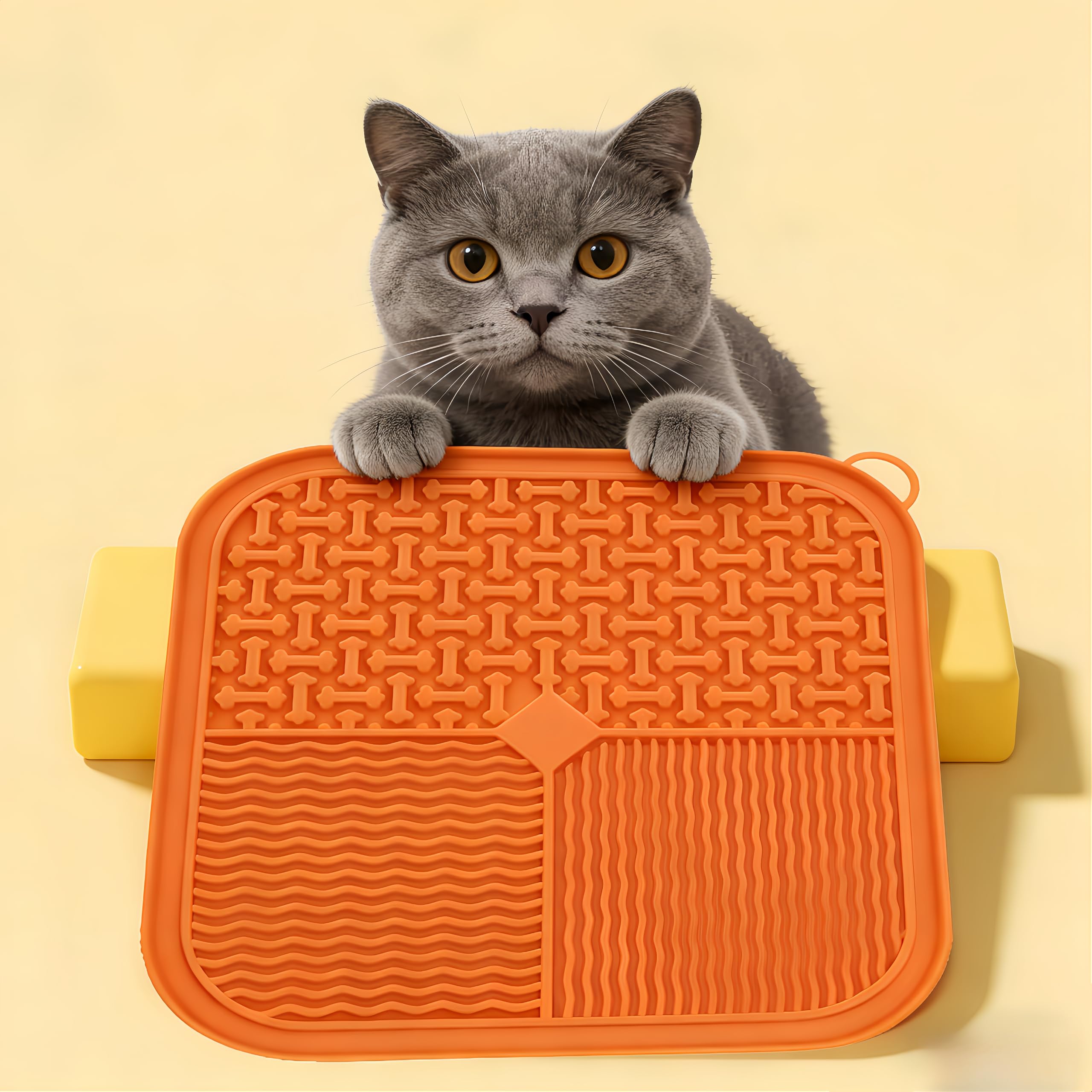 Slow Feeder Licky Mats per gatti e cani, morbido silicone, forte ventosa, partizioni multifunzionali per alleviare l'ansia (arancione)
