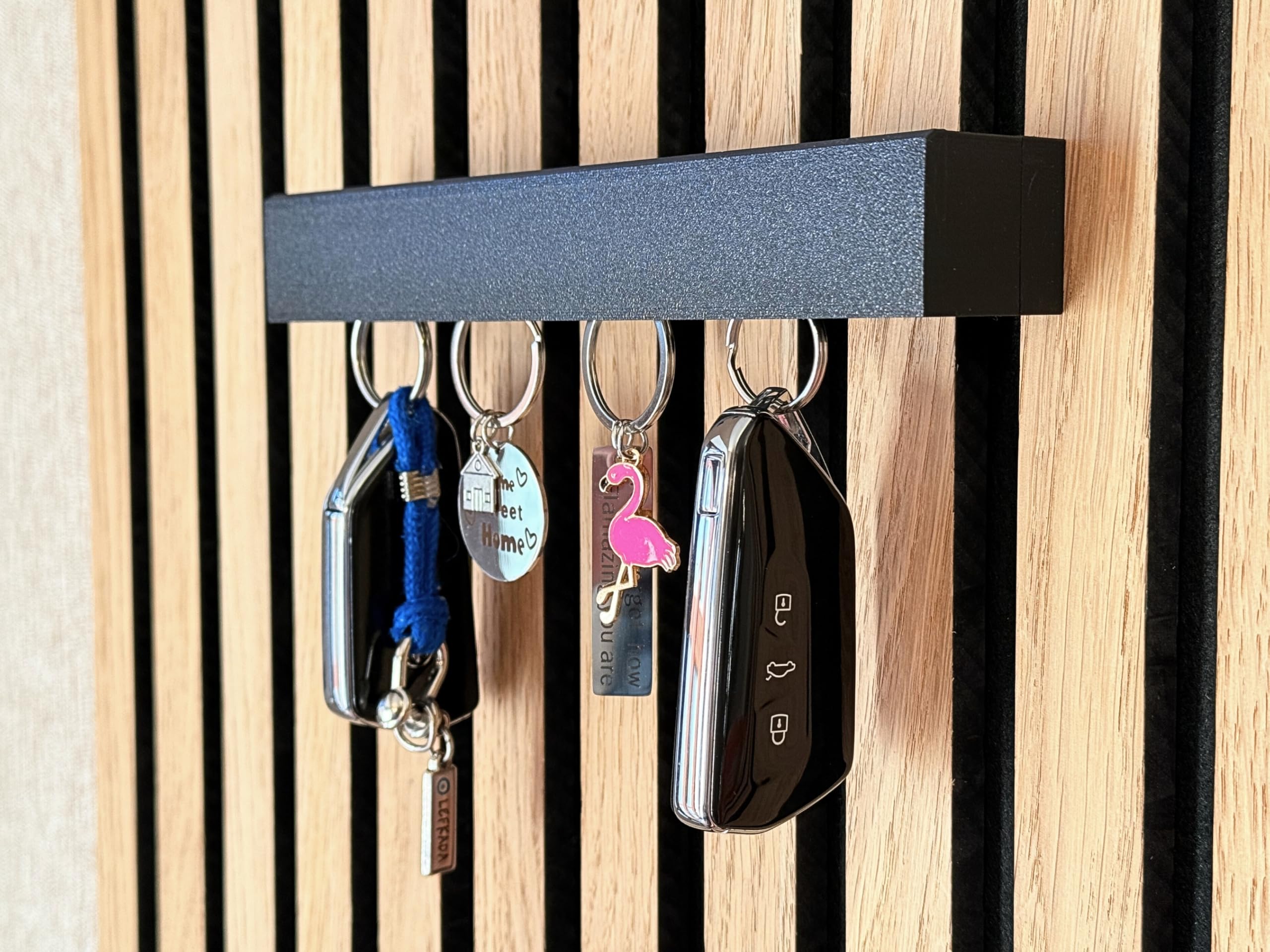 Generisch Sleutelhanger voor akoestische panelen | Sleutel-organizer | Montage zonder boren | tot 4 x sleutels | verborgen haken | Mat zwart | Geschikt voor panelen met lamellenbreedte 15 mm