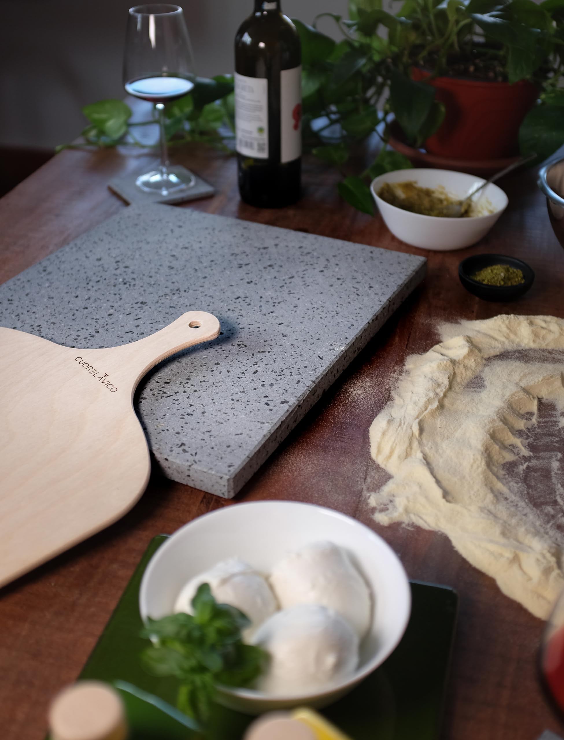 Cuore Lavico - Kit de placa refractaria en piedra volcánica del Etna, ideal para pizza, medidas 39 x 35 2 cm, incluye pala, horno a gas, eléctrico y barbacoa, pan un producto Made in Italy