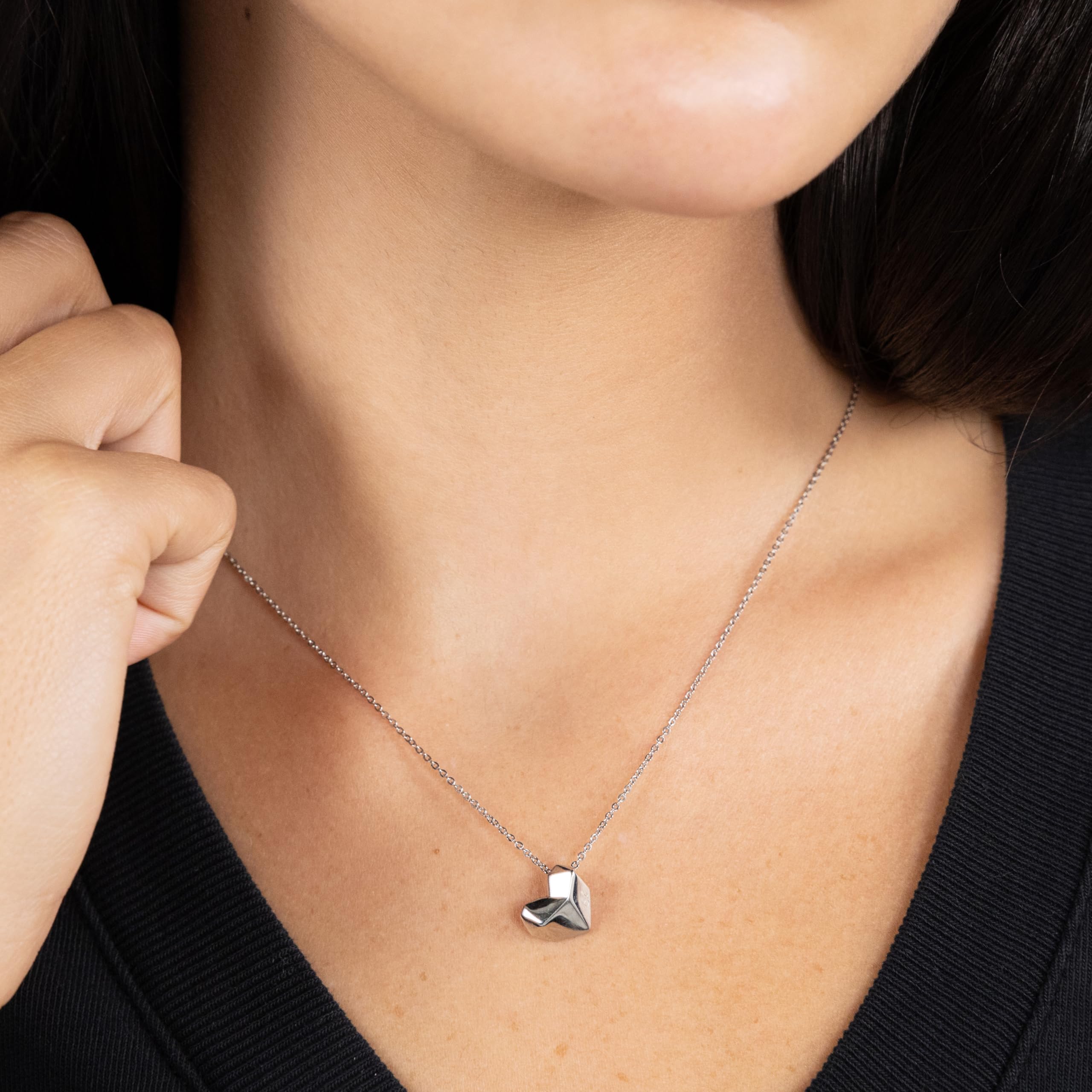 Calvin Klein Halskette für Damen mit Anhänger in Herzform Kollektion FACETED HEART aus Edelstahl - Erhältlich in Silber oder Gold Version