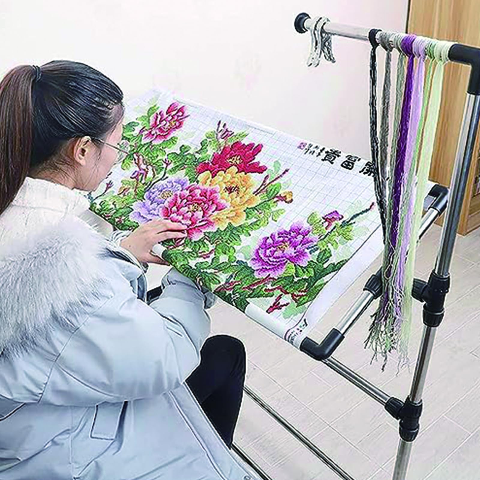 Soporte de bordado, diseño giratorio ajustable con ajuste de altura, práctica base de polea sobre ruedas para manualidades de costura y proyectos de bricolaje